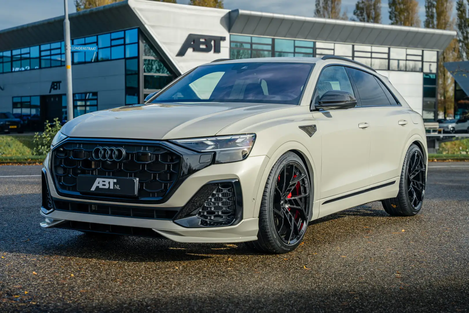 Audi Q8 60 TFSI e quattro ABT Aero Competition | ABT IR23 Beige - 1