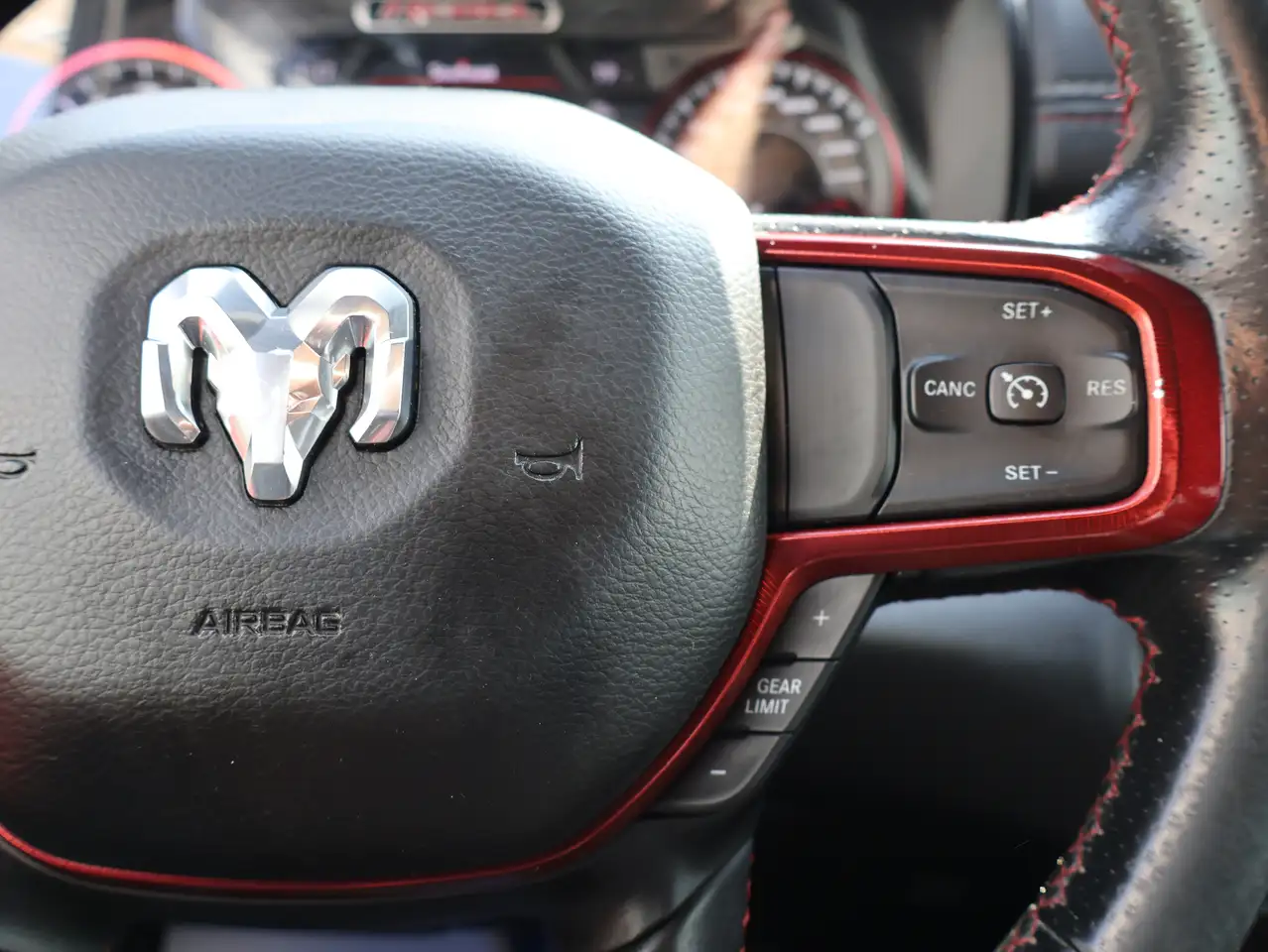 RAM 1500 снимка RAM 1500