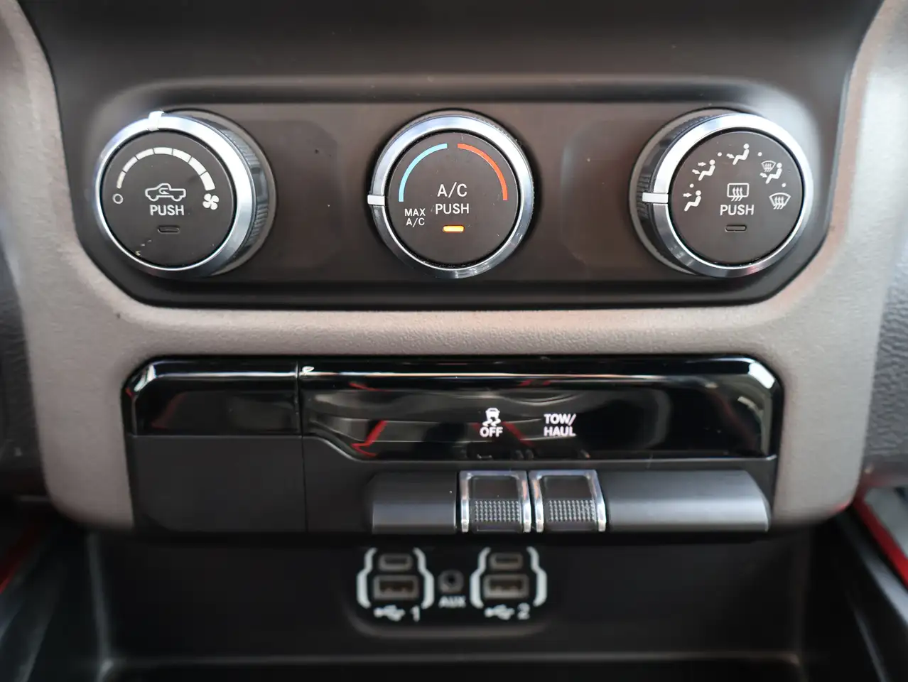 RAM 1500 снимка RAM 1500