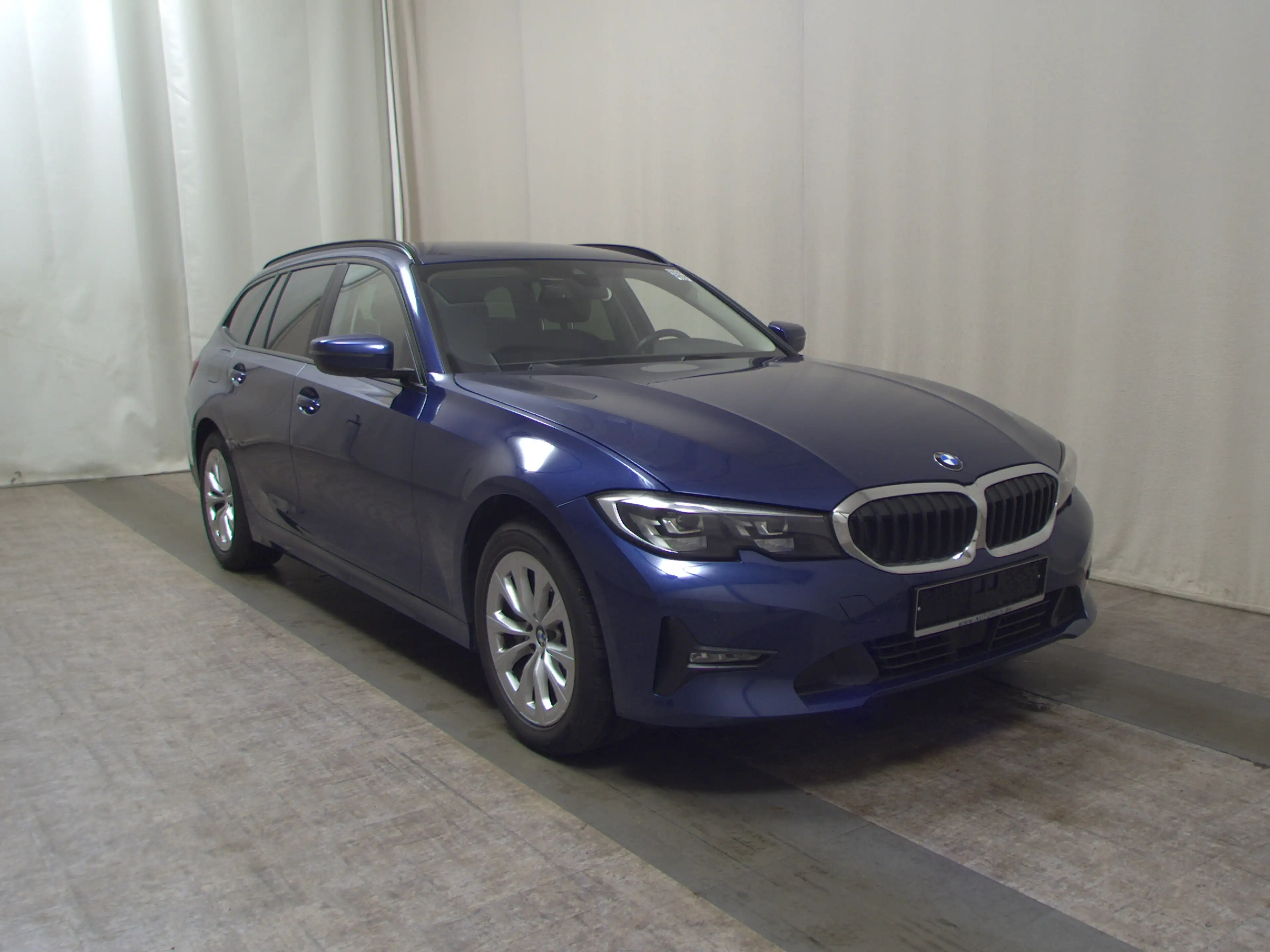 BMW 330 330iA Touring Advantage NAVI LED LEDER SHZ PDC — photo 3