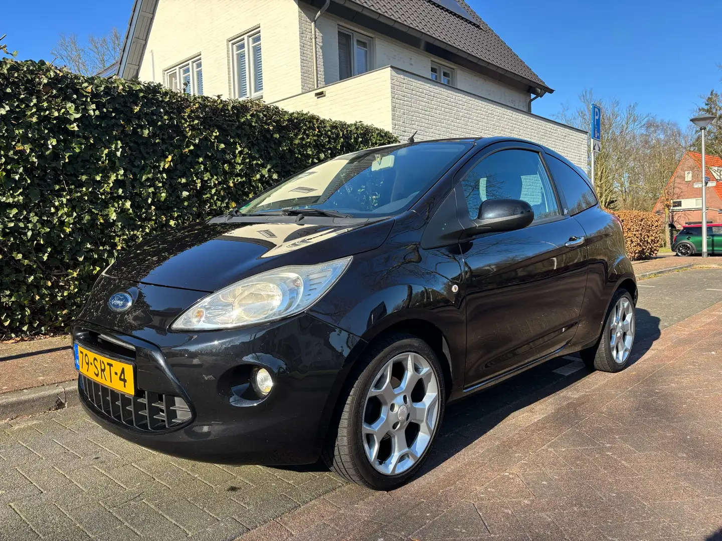 Ford Ka/Ka+ 1.2 Metal s/s Zwart - 1