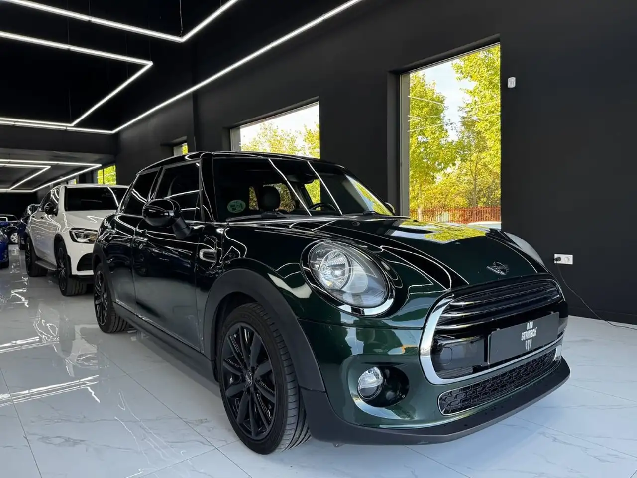 MINI Cooper D — photo 1 of 16