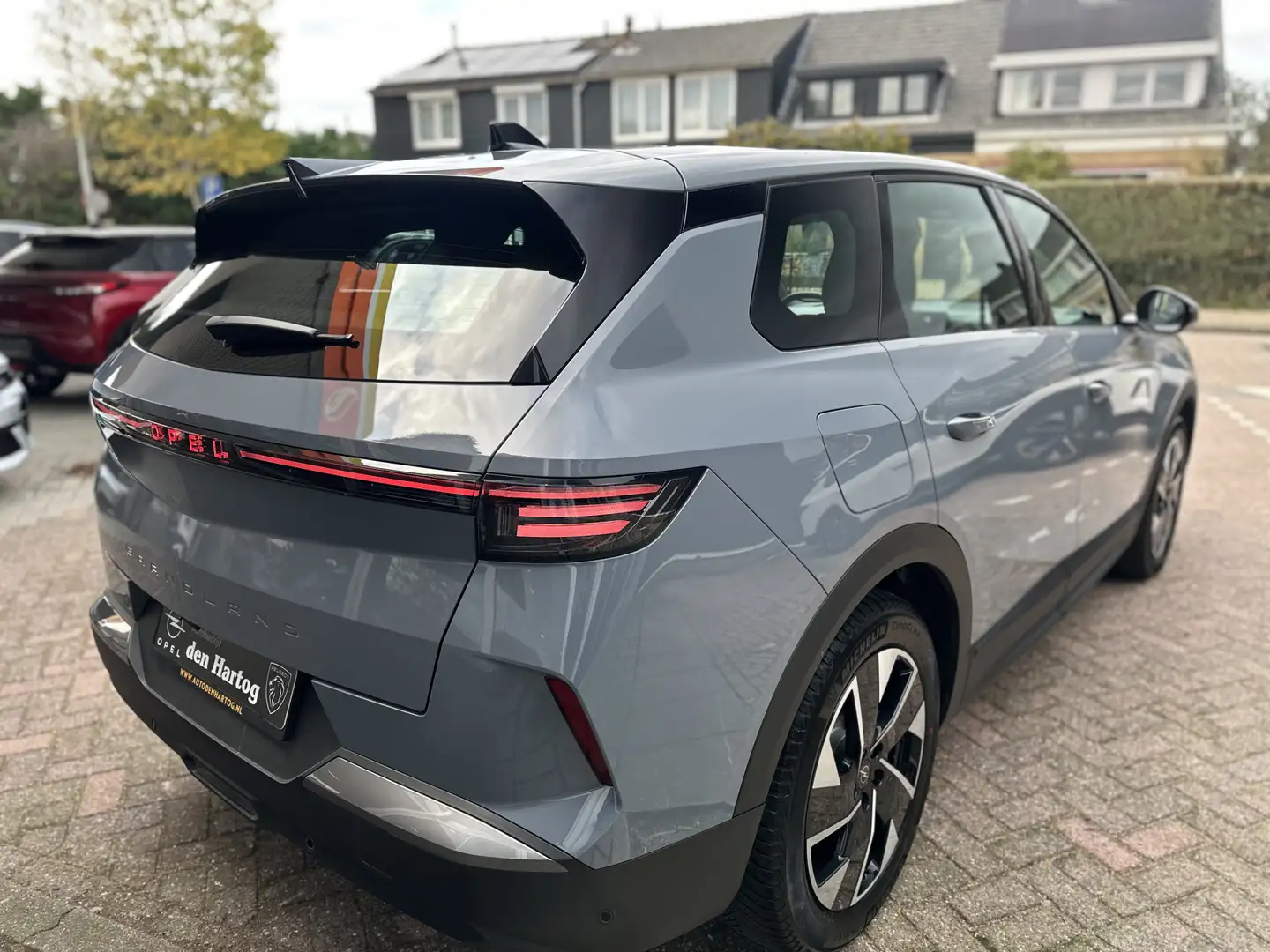 Opel Grandland 1.2 Turbo Hybrid Business Edition Trekhaak/Stoel+s Gris - 2