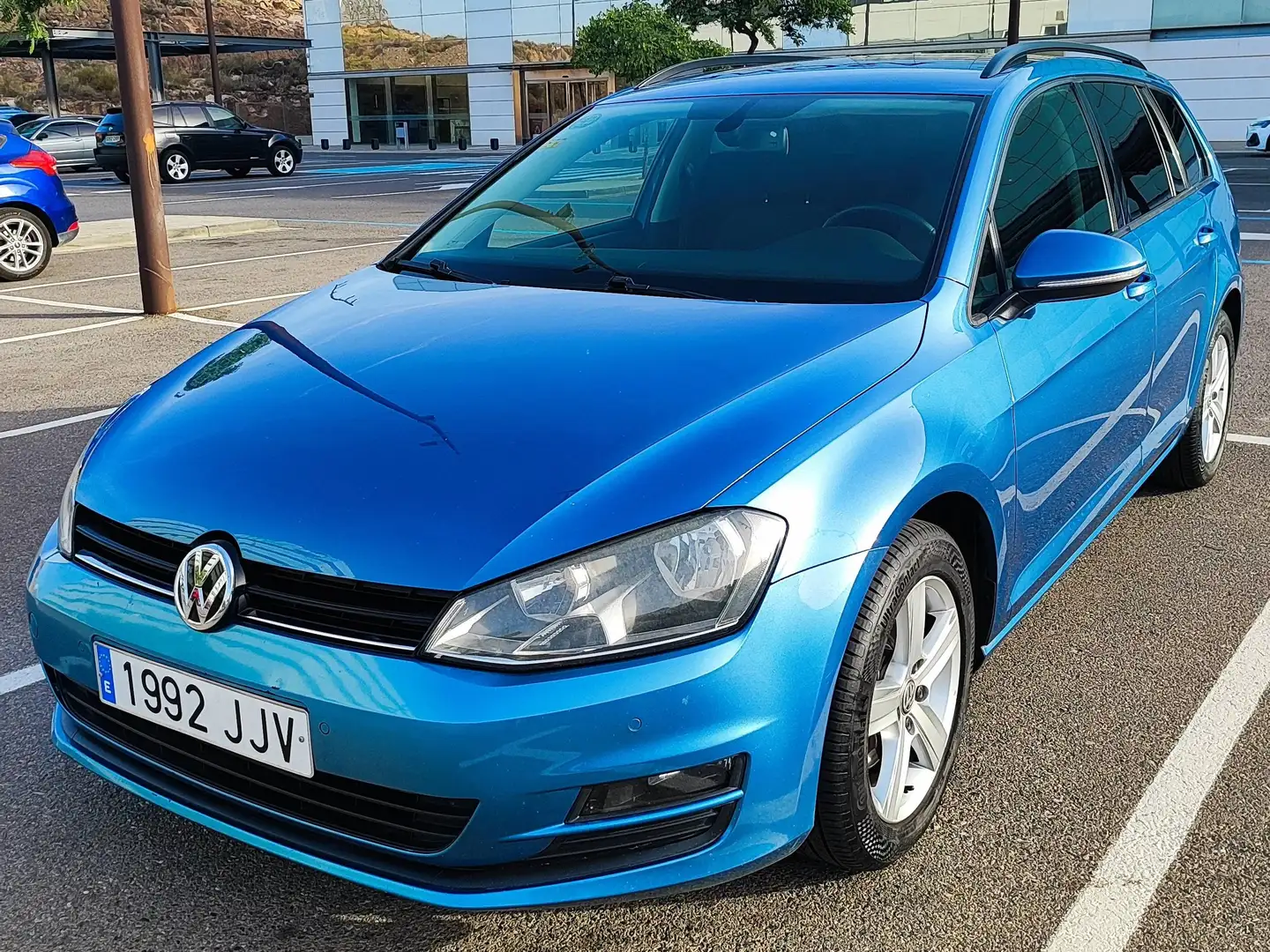 Volkswagen Golf 1.6TDI CR BMT Business Navi 110 Azul - 1