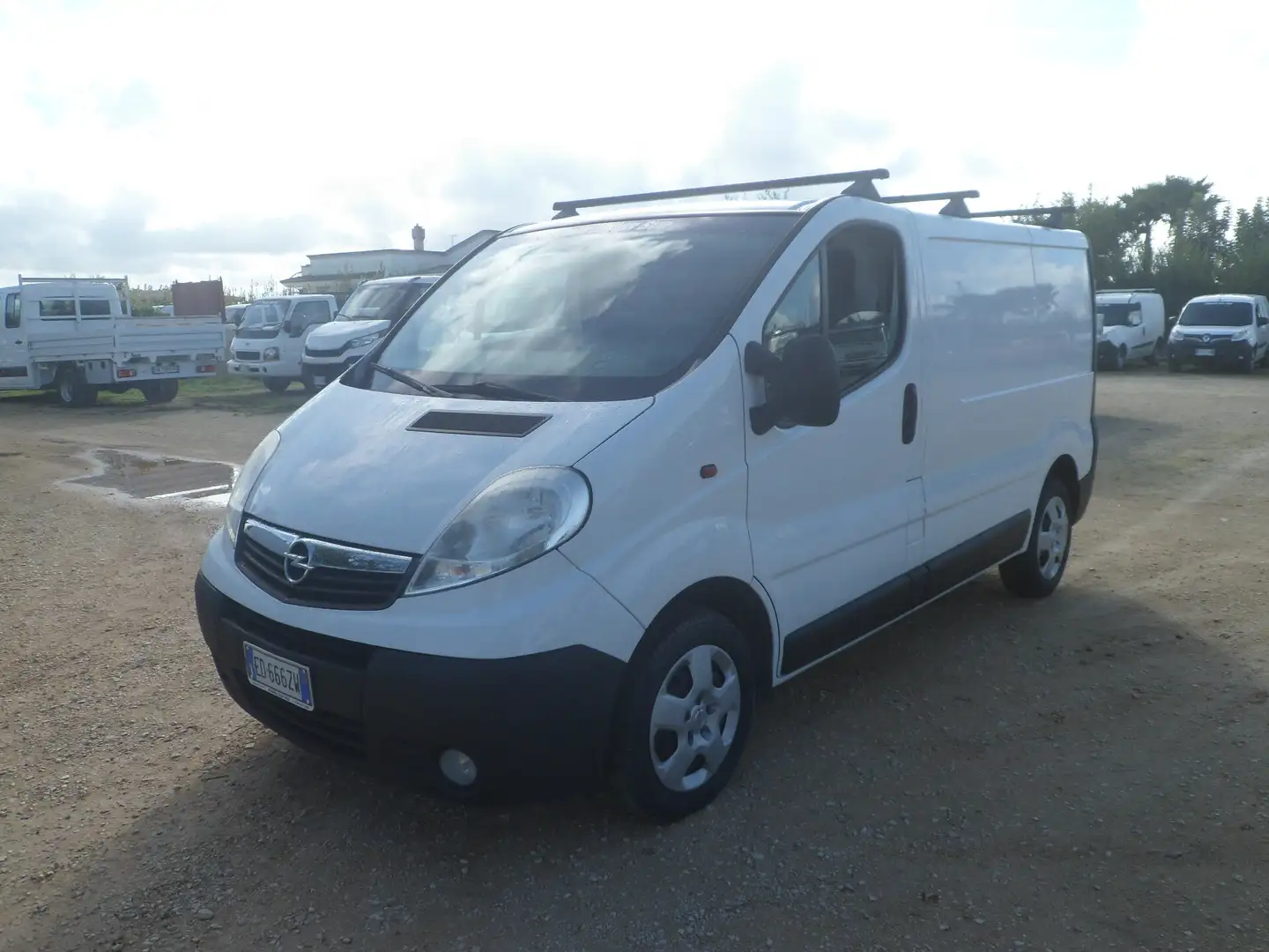 Opel Vivaro furgone Weiß - 1
