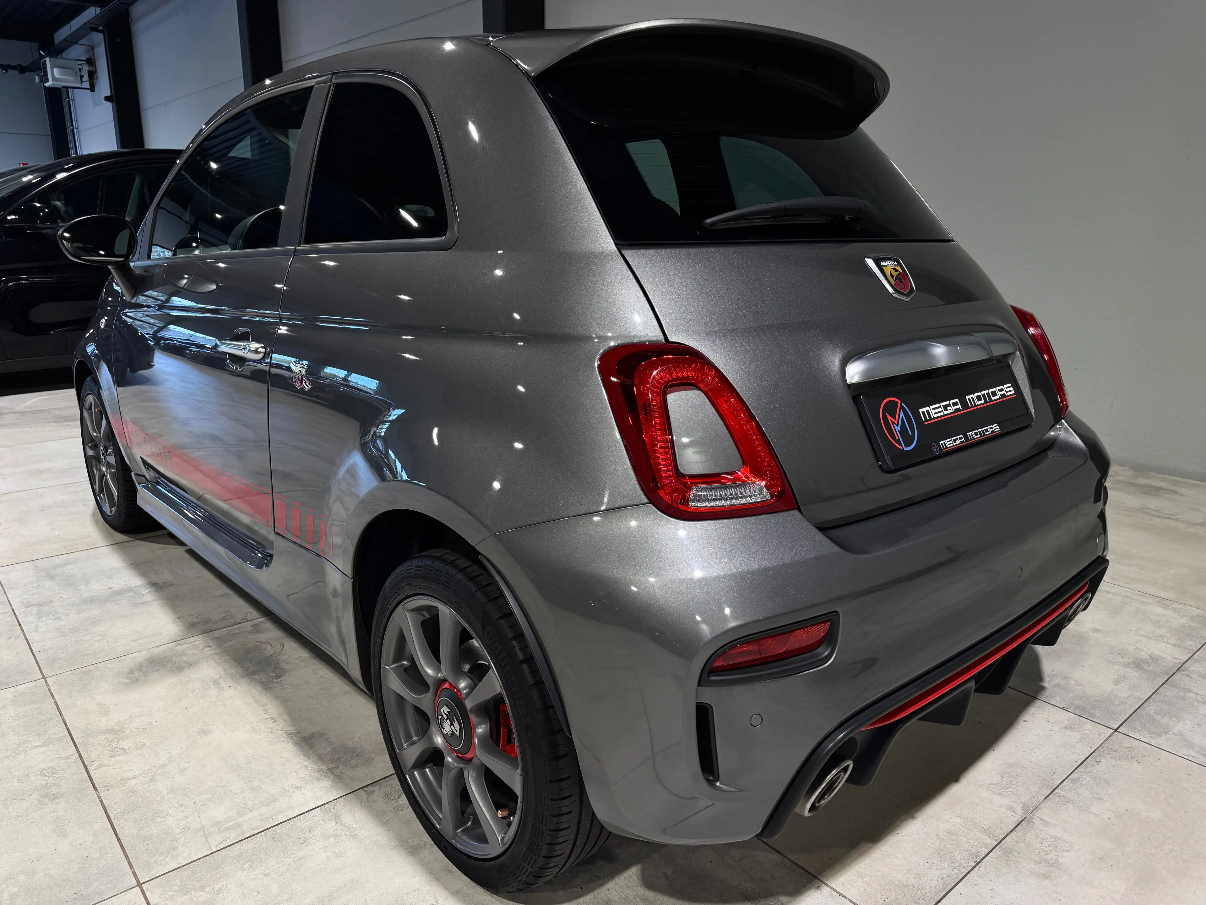 Abarth 595 1.4i TURBO 145CV !! 1ER MAiN !! ETAT NEUF !! GARANTiE !! — photo 2