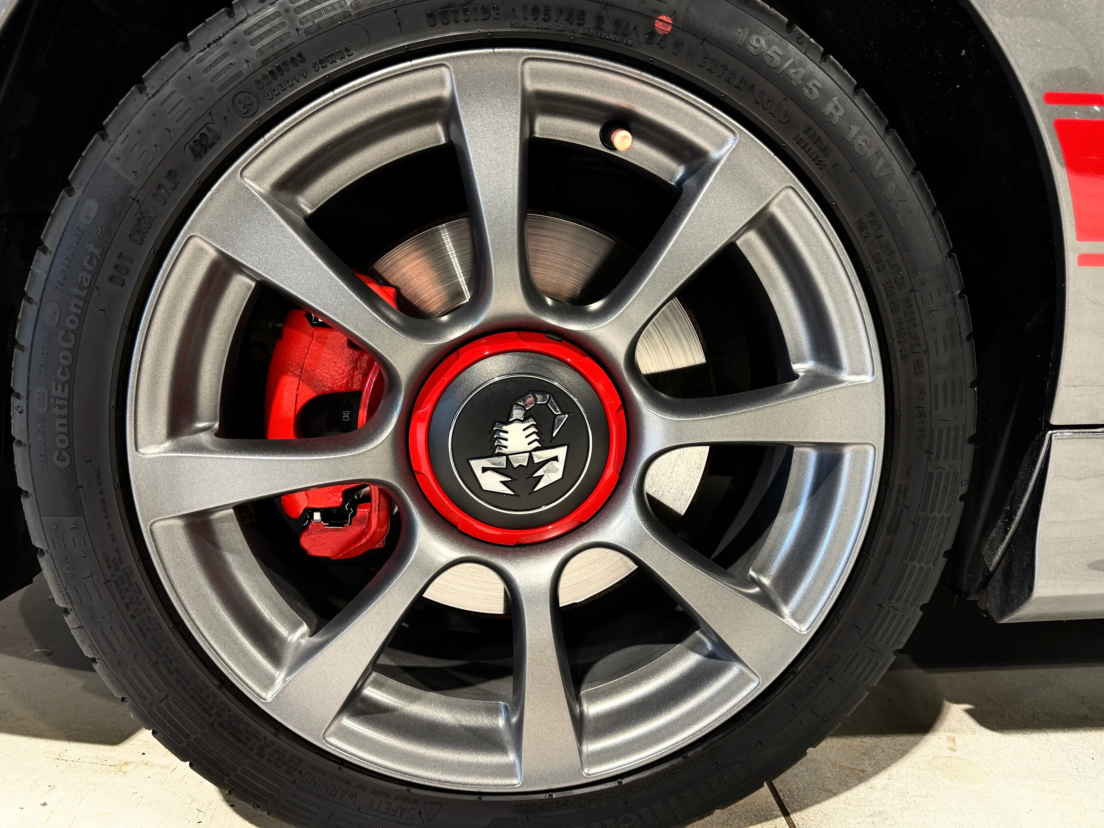 Abarth 595 1.4i TURBO 145CV !! 1ER MAiN !! ETAT NEUF !! GARANTiE !! — photo 9