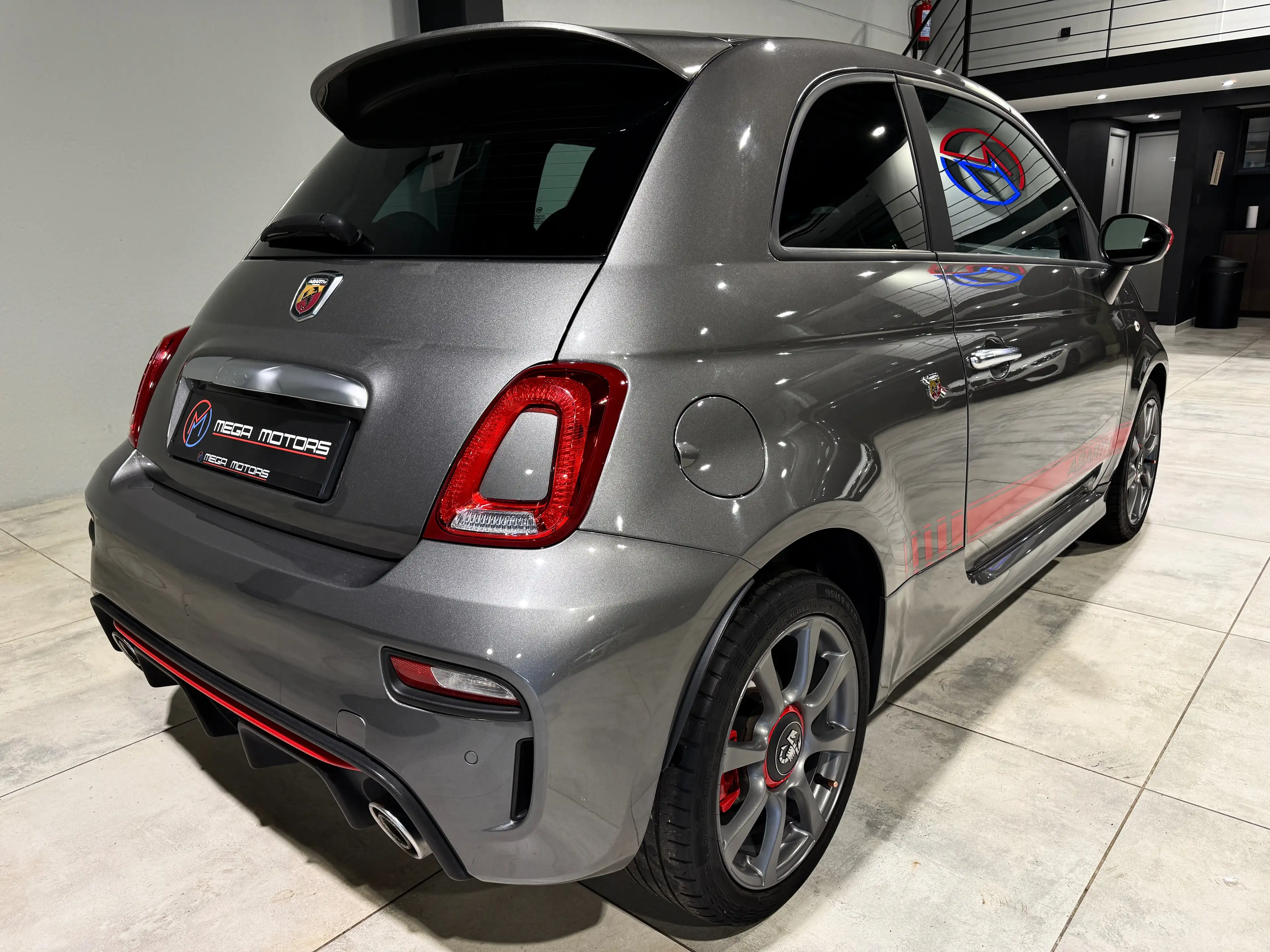 Abarth 595 1.4i TURBO 145CV !! 1ER MAiN !! ETAT NEUF !! GARANTiE !! — photo 4