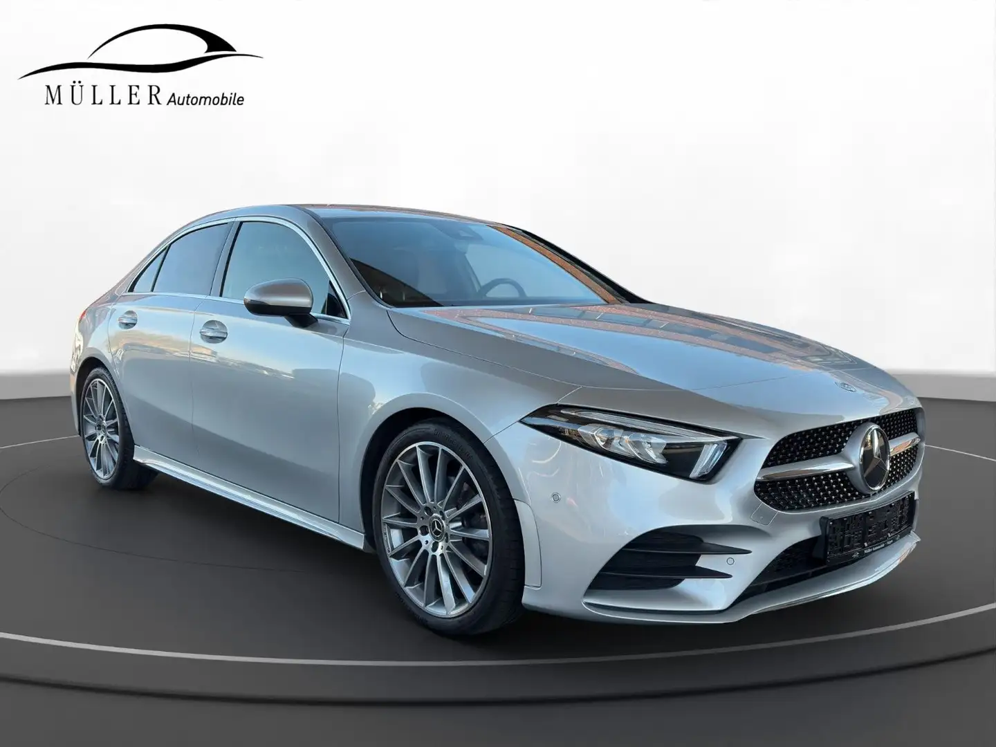 Mercedes-Benz A 180 Lim. AMG-Line LED 19 Zoll Argent - 2