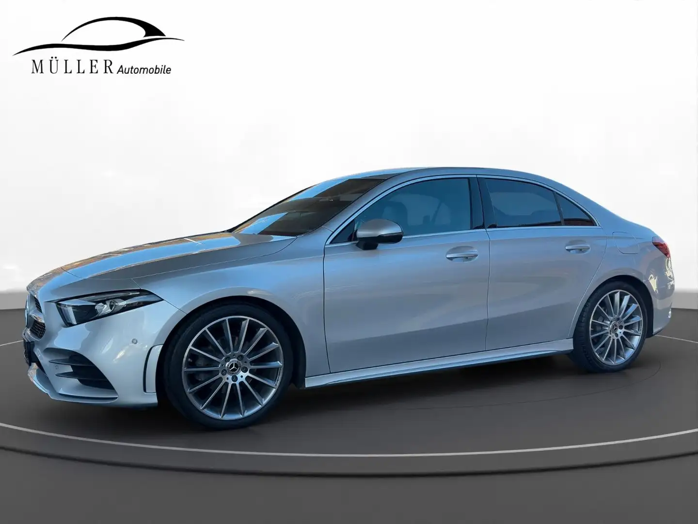 Mercedes-Benz A 180 Lim. AMG-Line LED 19 Zoll Argent - 1