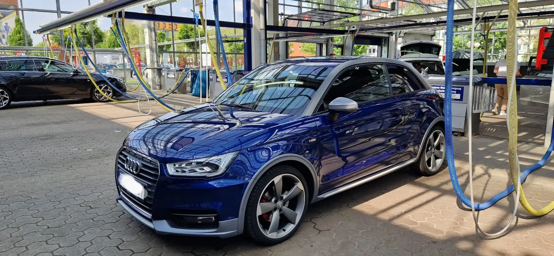 Audi A1 1.6 TDI S-Line Blau - 1