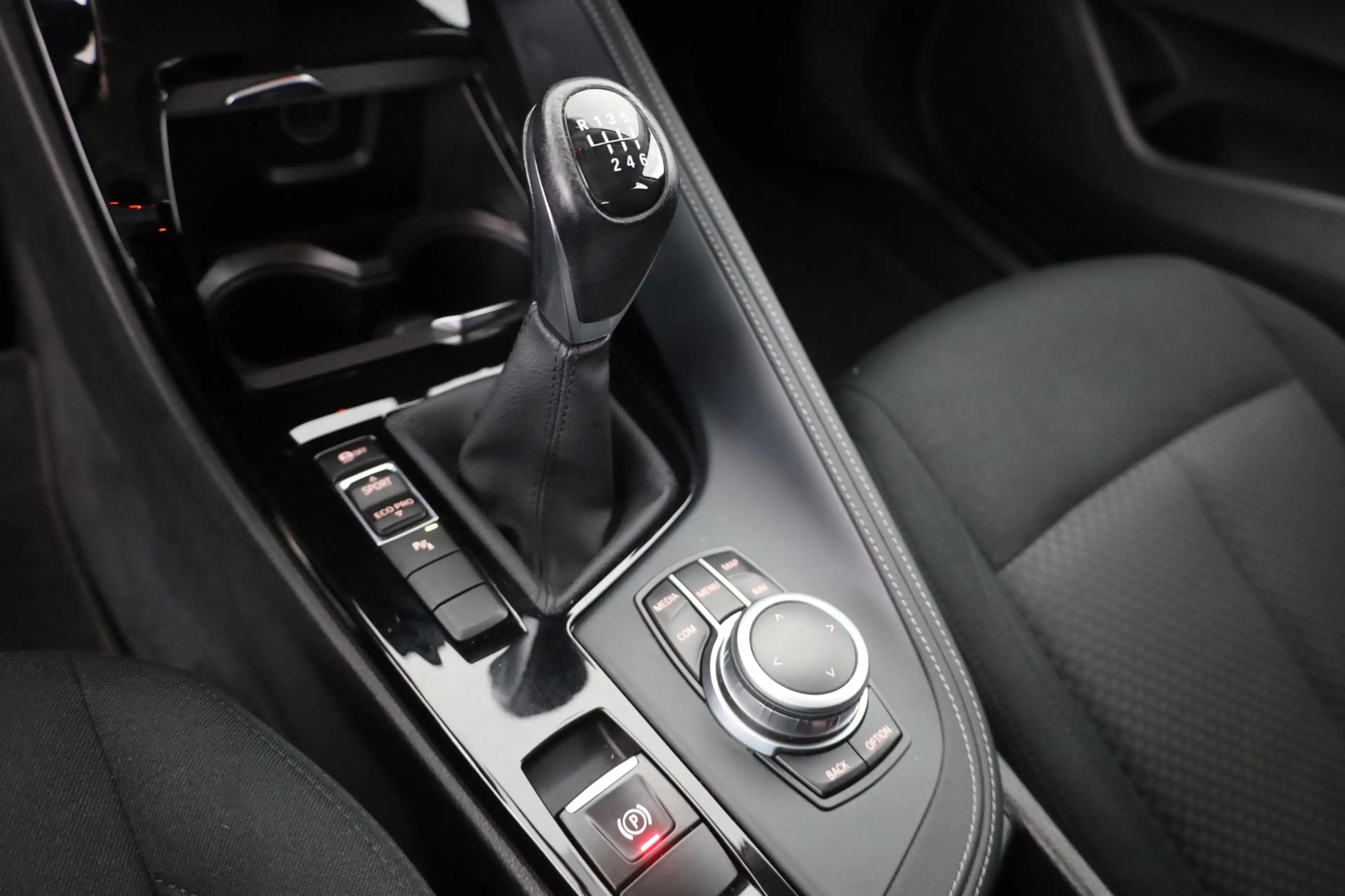 BMW X2 18i Advantage LED Navi Sitzheizung Tempo 1.Hd — photo 13