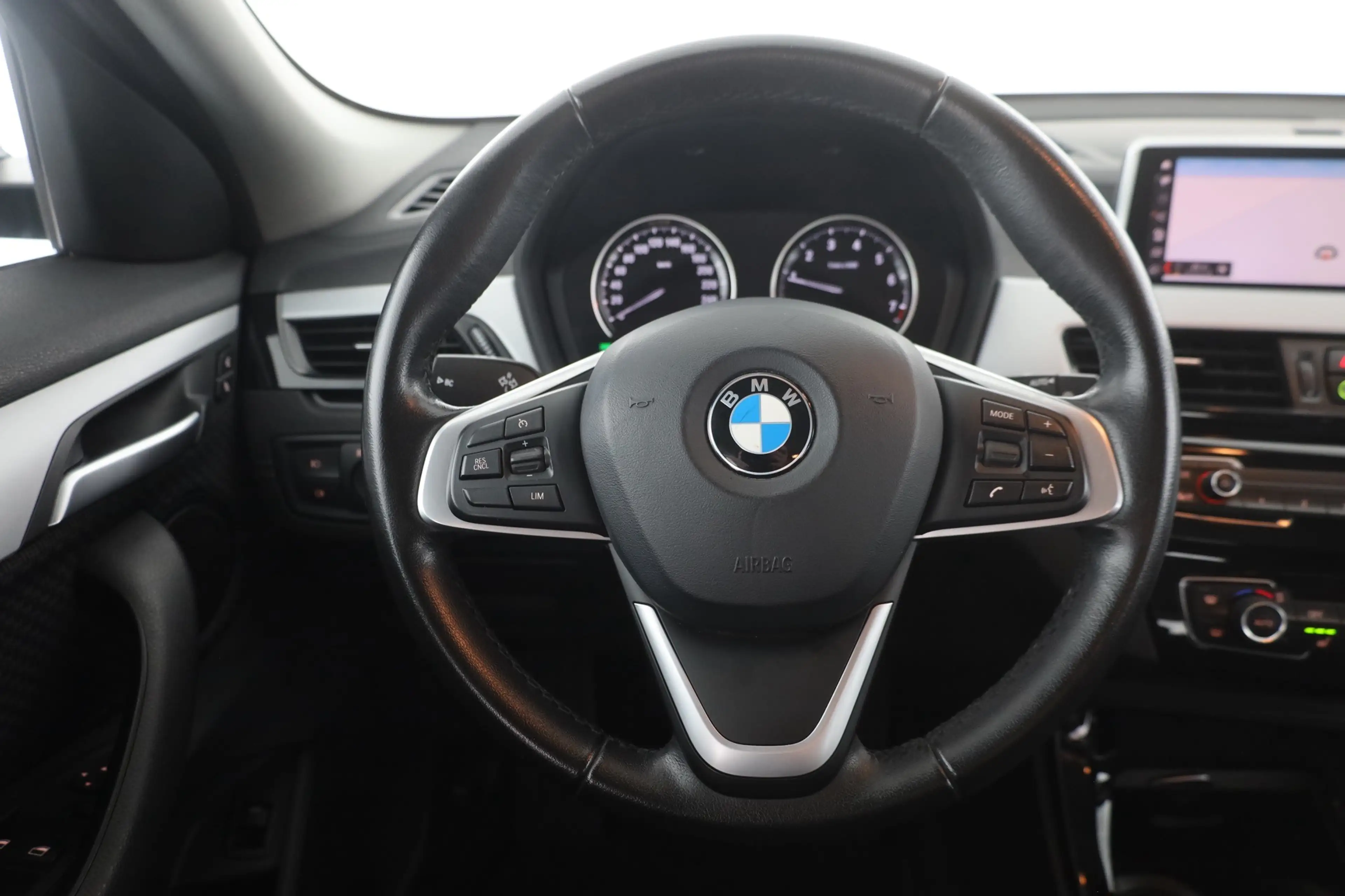 BMW X2 18i Advantage LED Navi Sitzheizung Tempo 1.Hd — photo 15