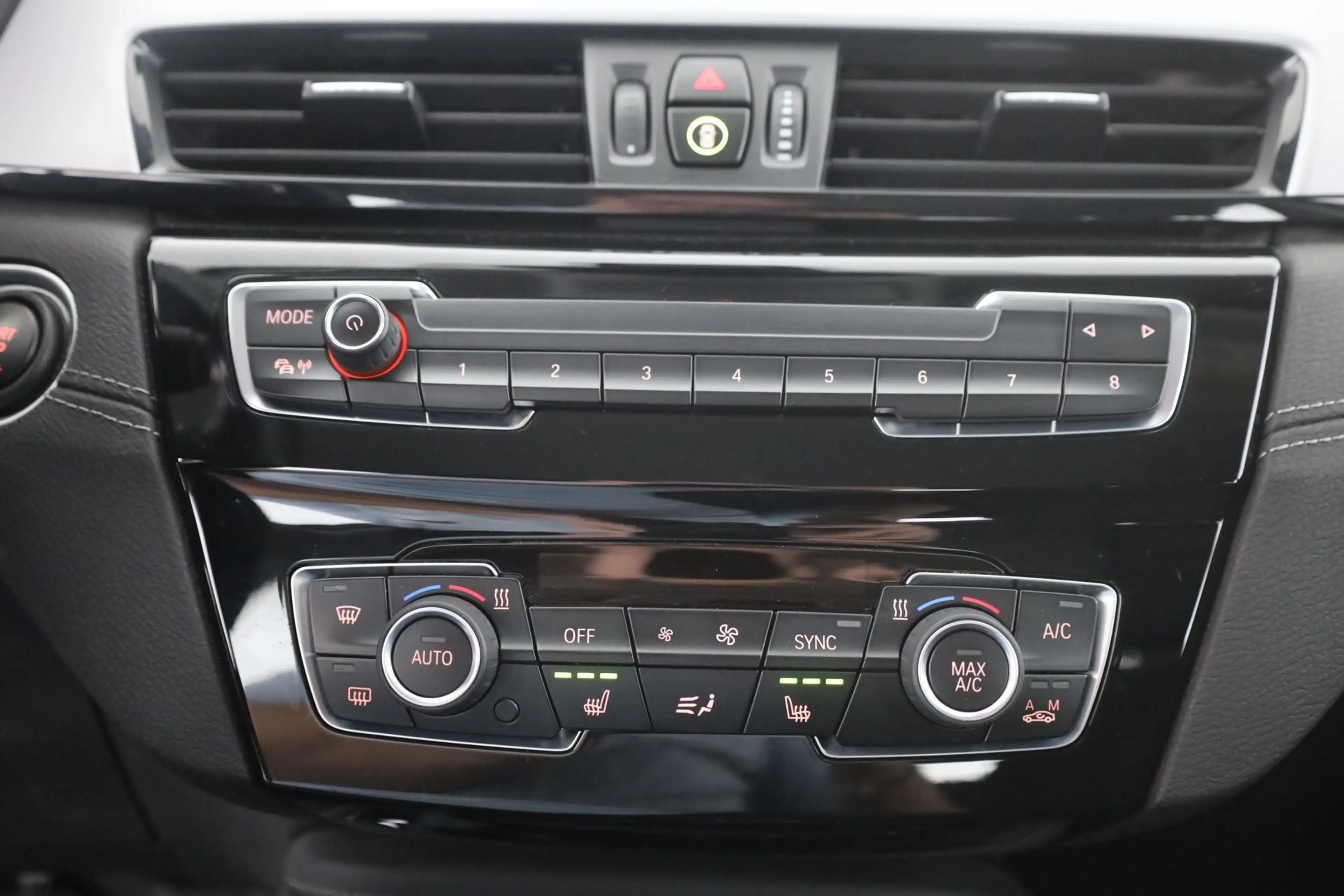 BMW X2 18i Advantage LED Navi Sitzheizung Tempo 1.Hd — photo 12