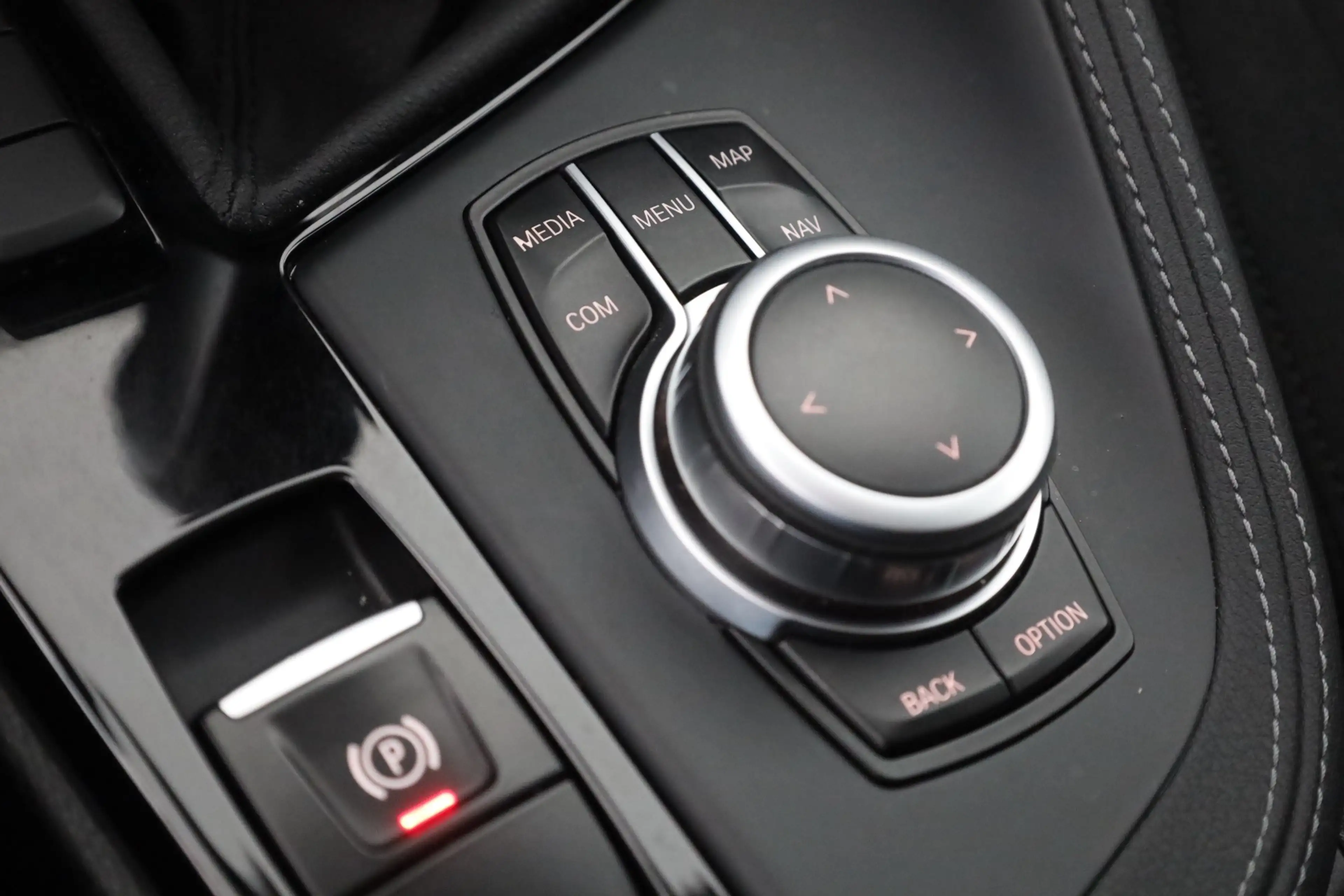 BMW X2 18i Advantage LED Navi Sitzheizung Tempo 1.Hd — photo 14