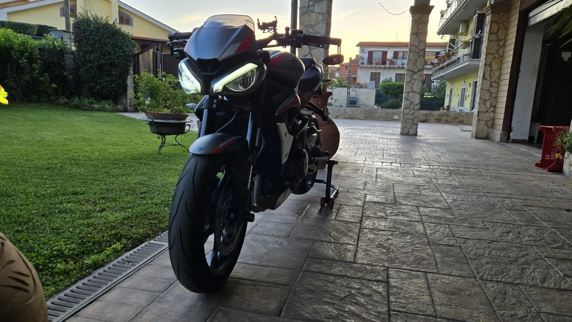 Triumph Street Triple R Gris - 2