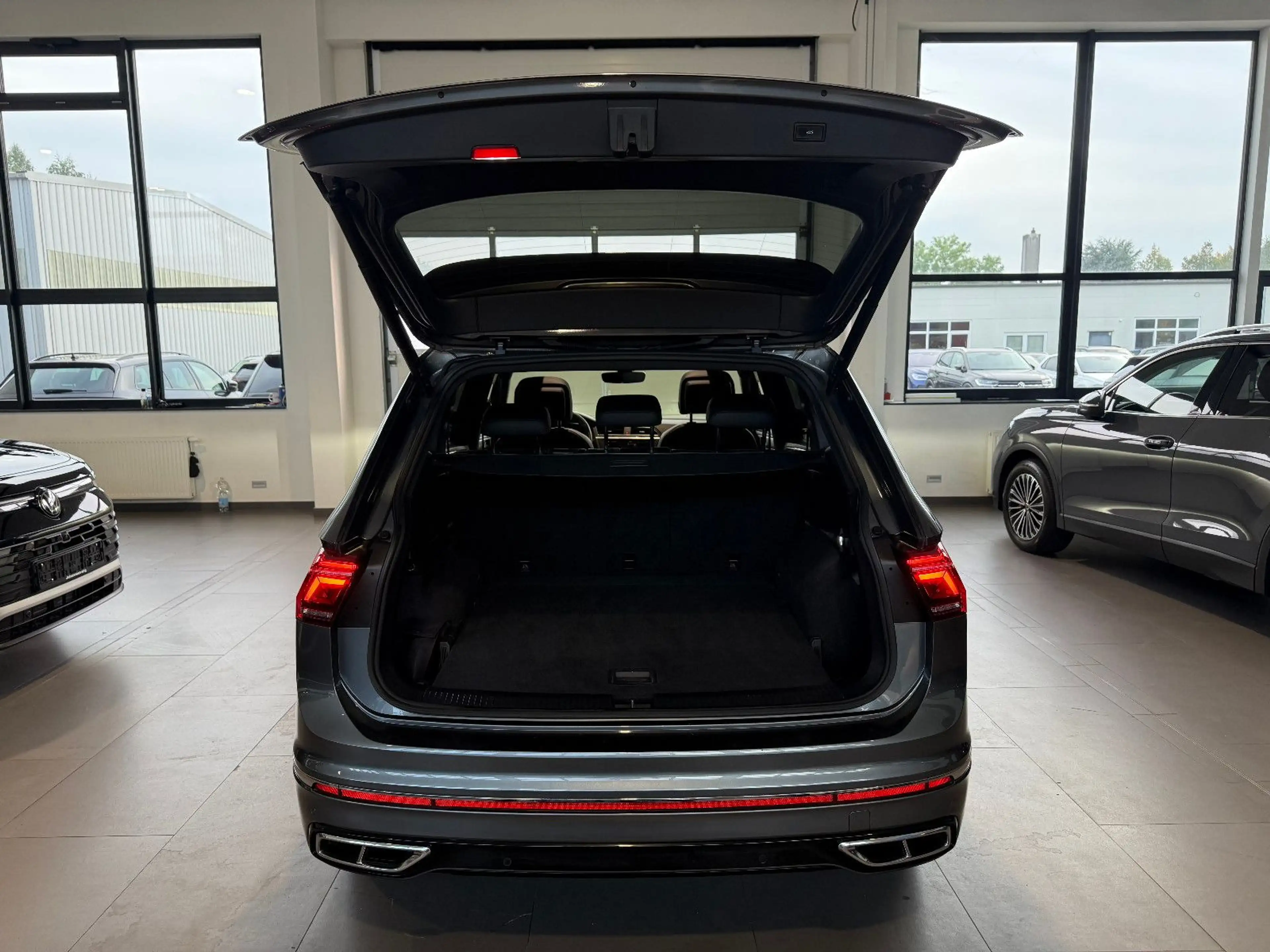 Volkswagen Tiguan Allspace Tiguan Allsp. R-Line 4M AID/MATRIX/PANO/360°/AHK — photo 6