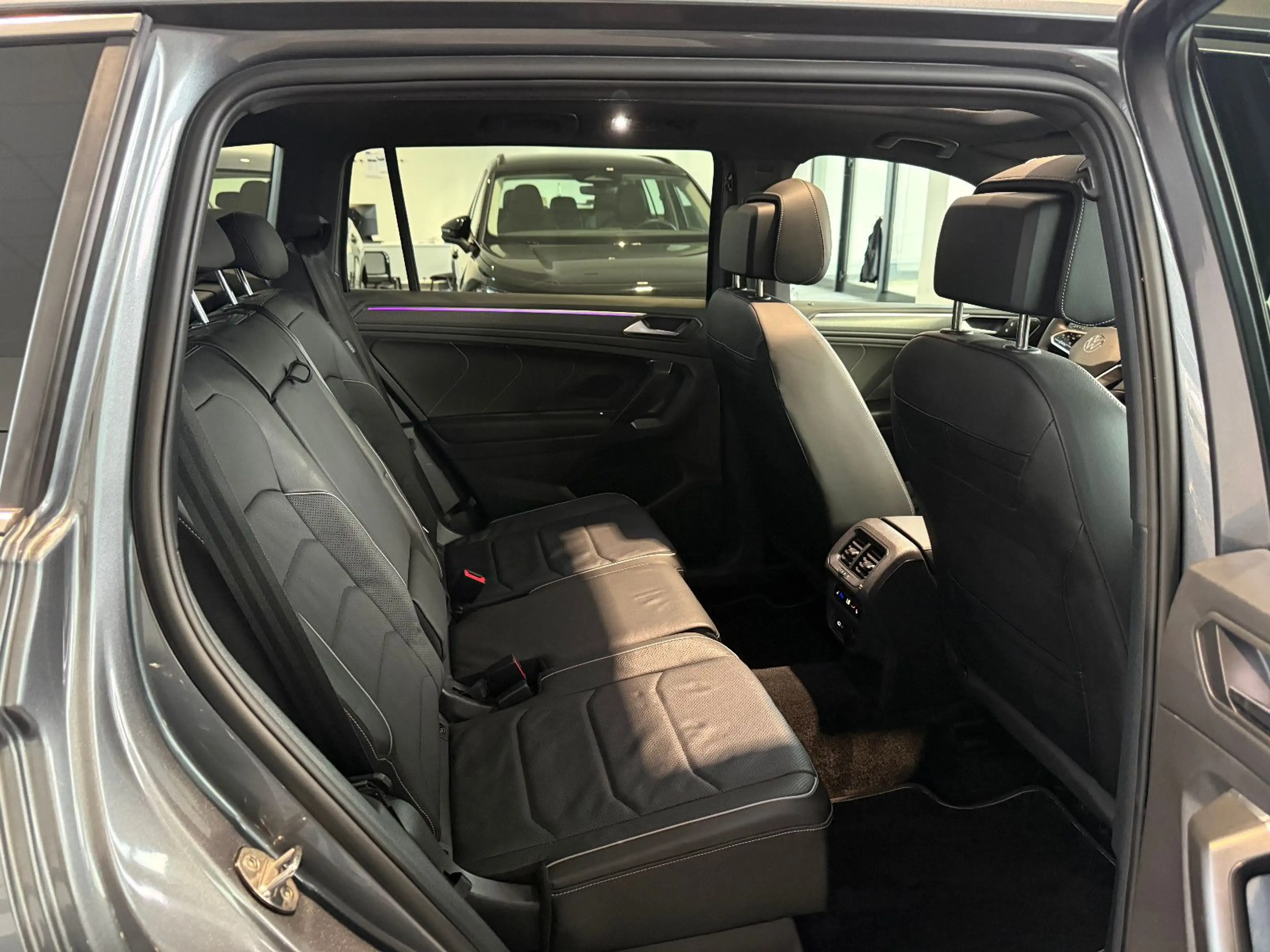 Volkswagen Tiguan Allspace Tiguan Allsp. R-Line 4M AID/MATRIX/PANO/360°/AHK — photo 14