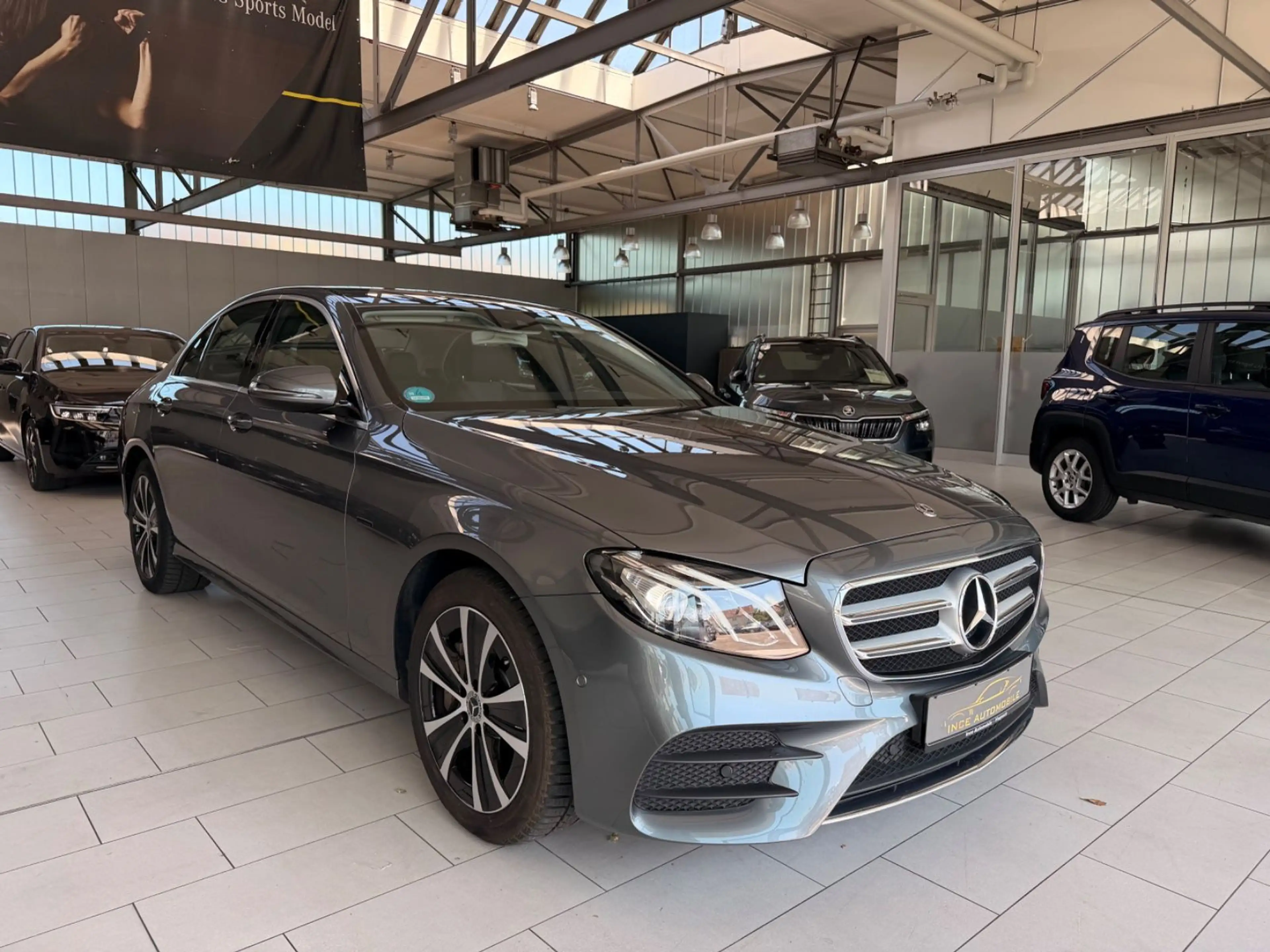Mercedes-Benz E 350 E Limousine E 350e*AMG Paket* — photo 8