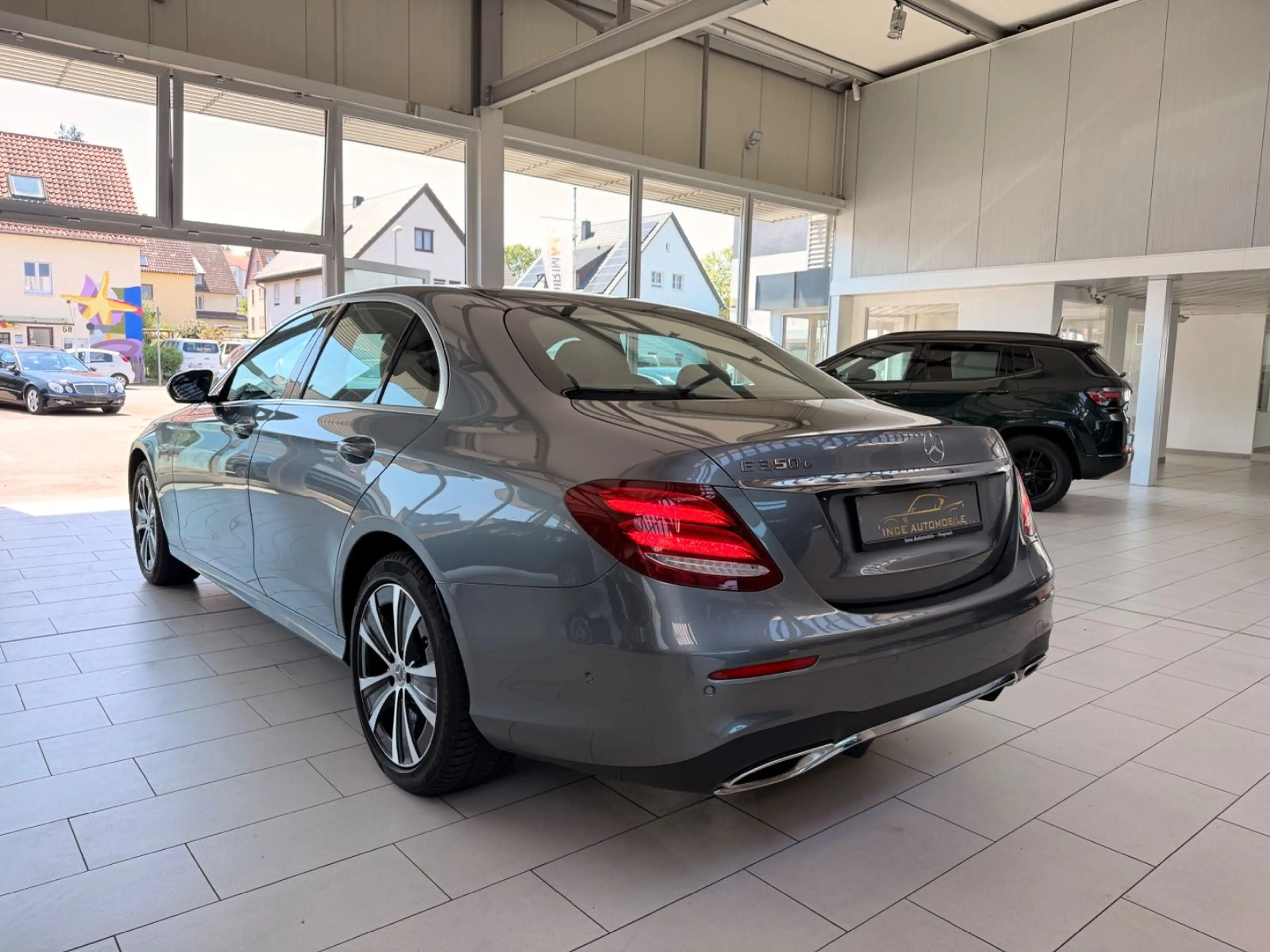 Mercedes-Benz E 350 E Limousine E 350e*AMG Paket* — photo 4