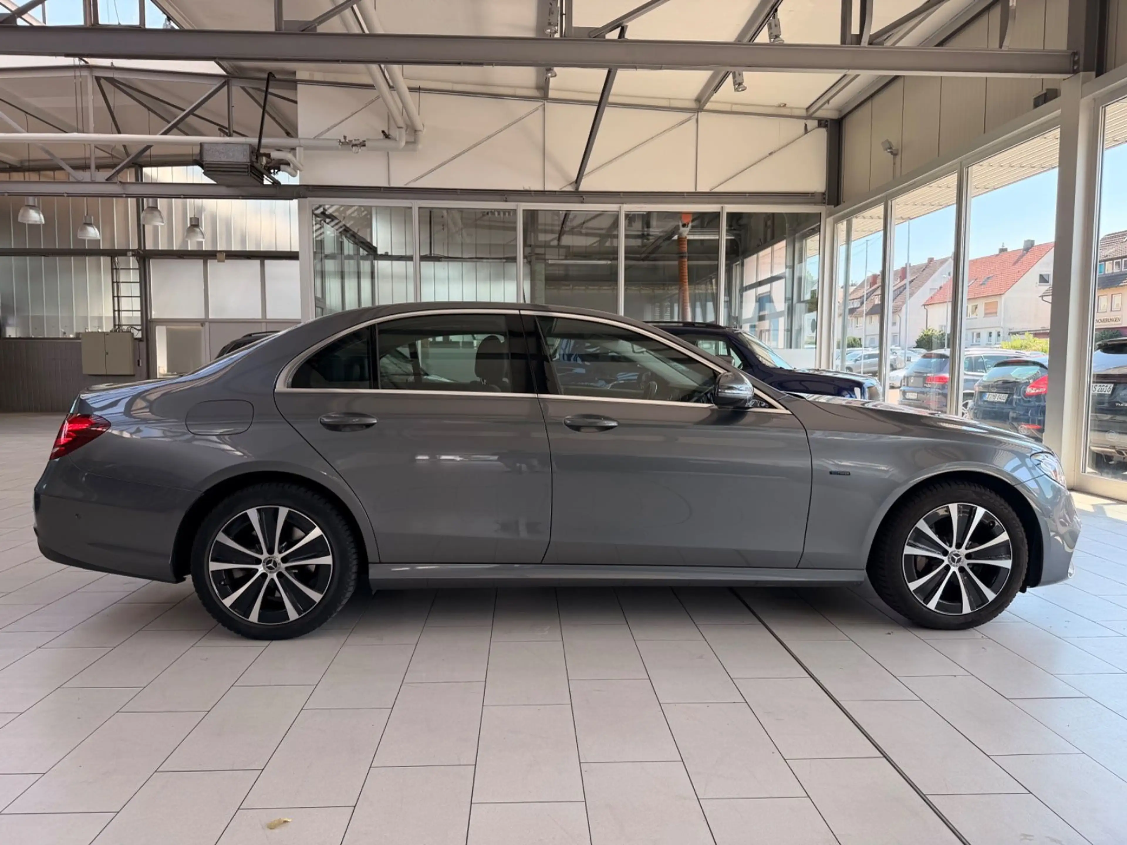 Mercedes-Benz E 350 E Limousine E 350e*AMG Paket* — photo 7