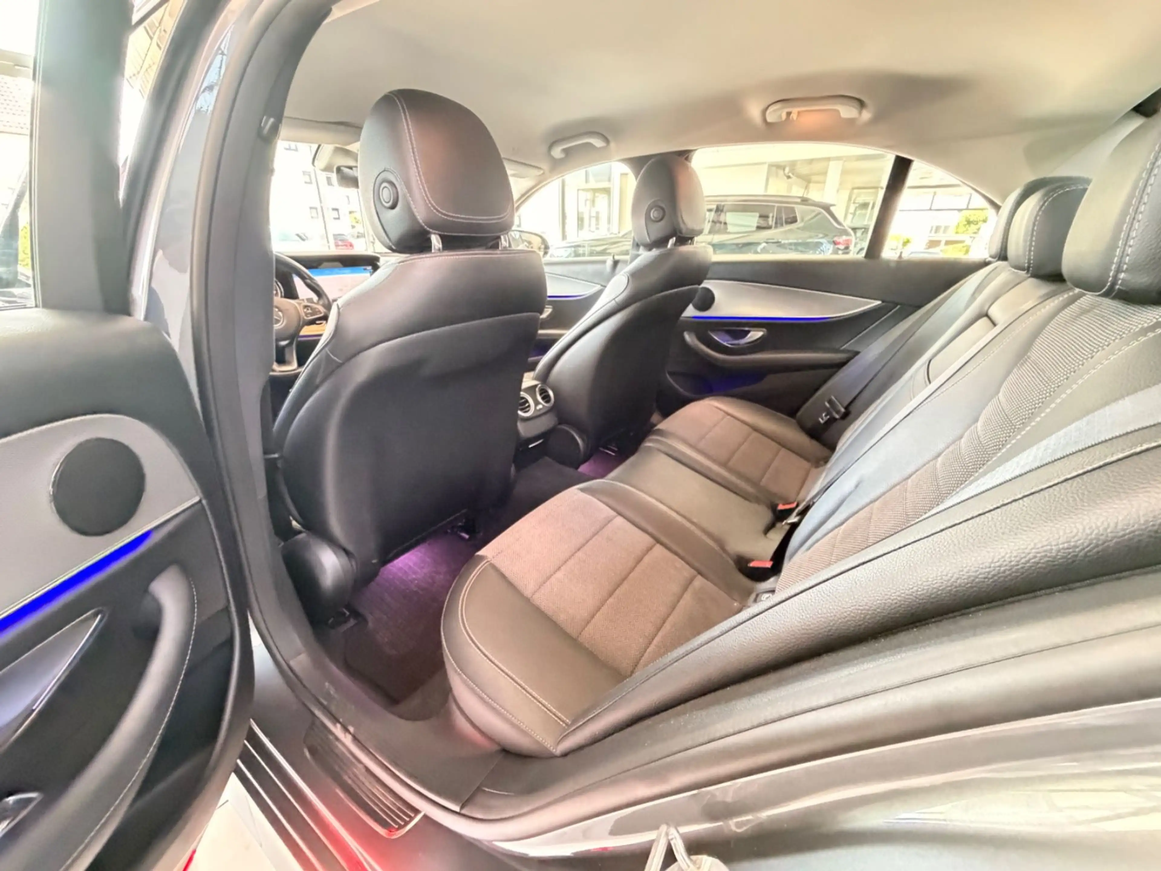 Mercedes-Benz E 350 E Limousine E 350e*AMG Paket* — photo 14