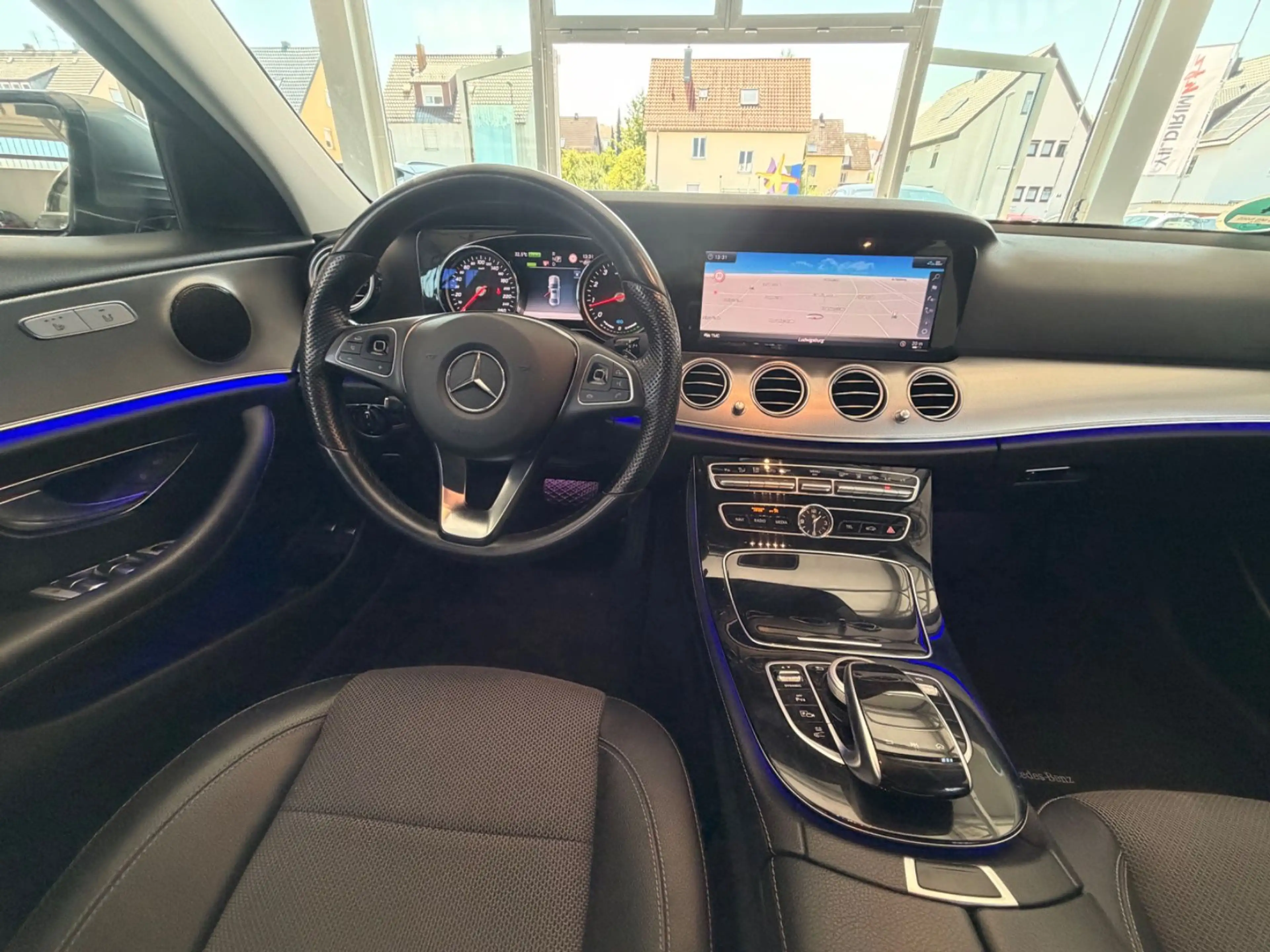 Mercedes-Benz E 350 E Limousine E 350e*AMG Paket* — photo 15