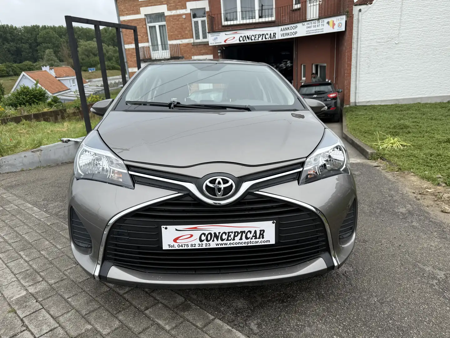 Toyota Yaris 1.33i VVT-i Comfort and pack Style Gris - 2
