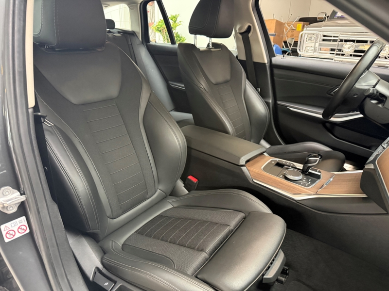 BMW 320 d Advantage Touring Laserlicht Scheckheft — photo 13