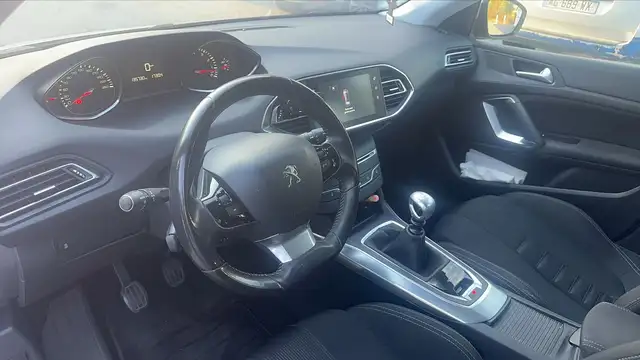 Peugeot 308 view 8