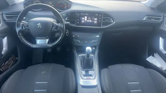 Peugeot 308 view 11