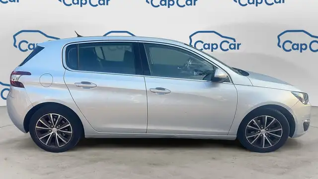 Peugeot 308 view 4