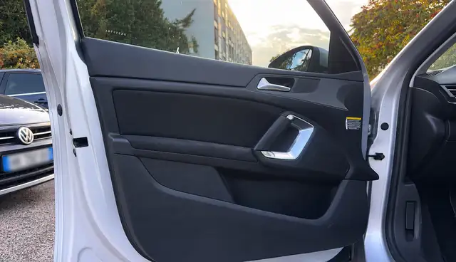 Peugeot 308 view 7