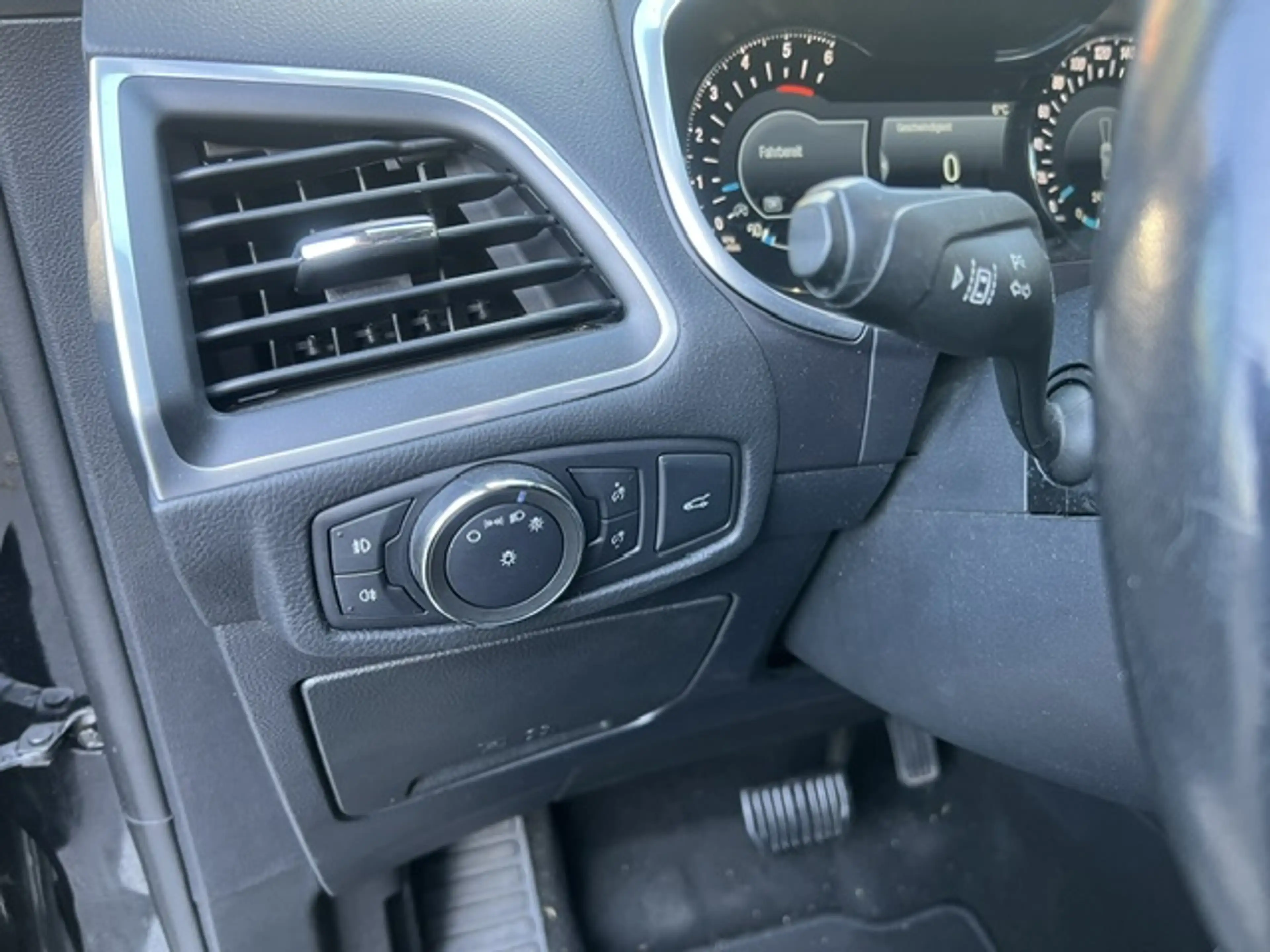 Ford Galaxy Titanium — photo 15