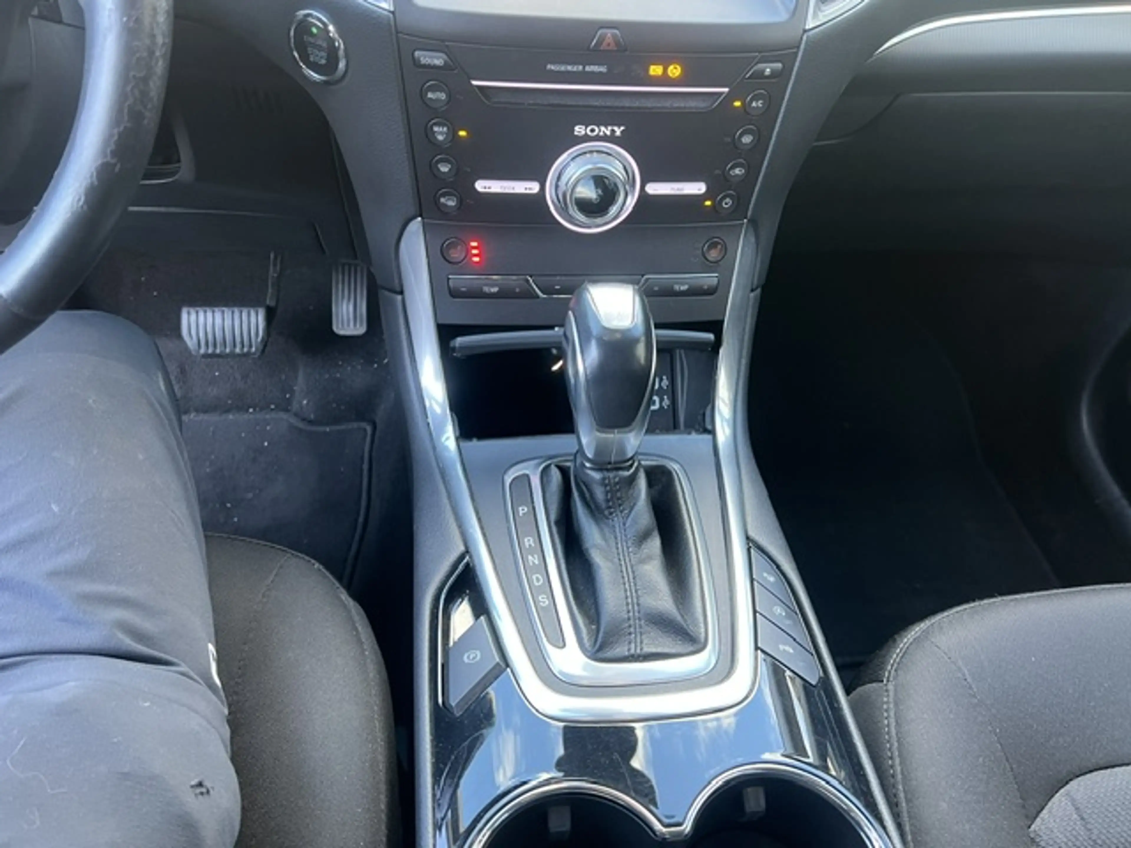 Ford Galaxy Titanium — photo 11