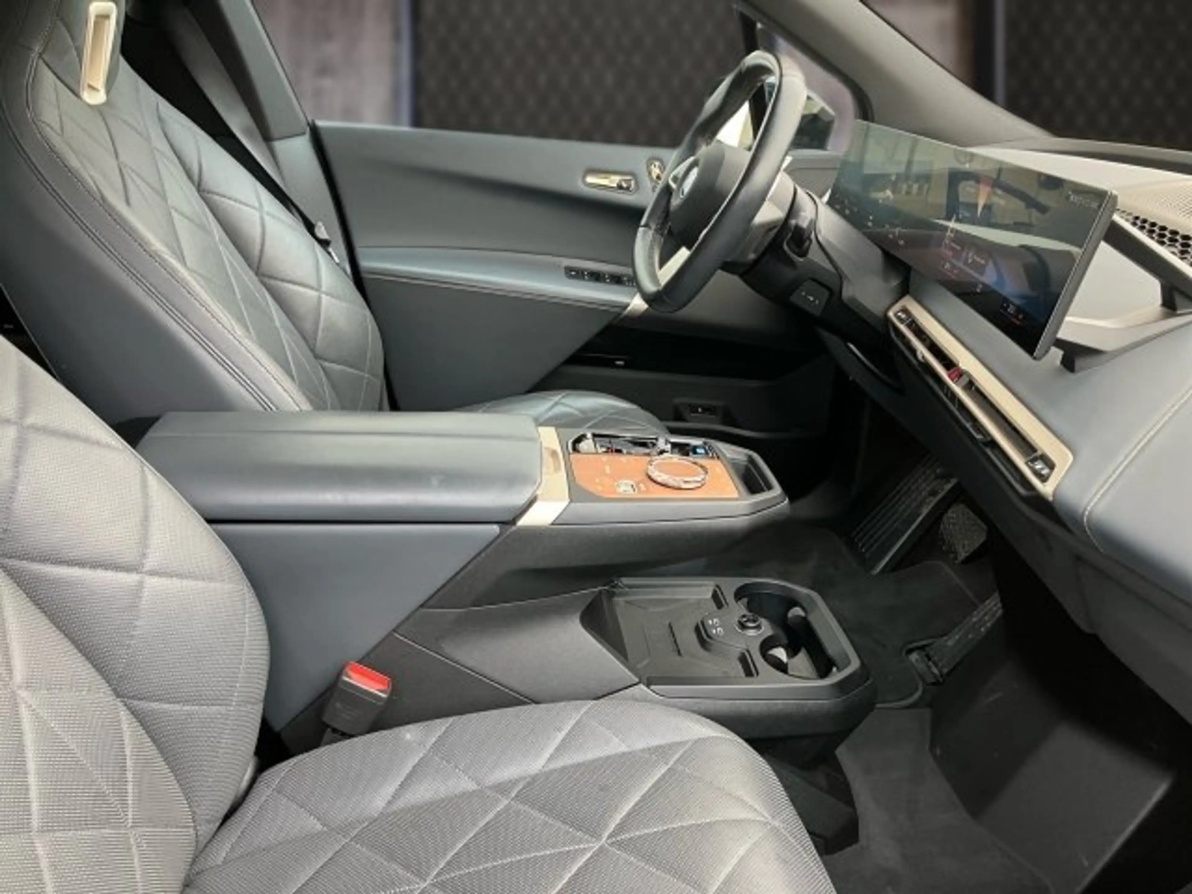 BMW iX xDrive40 I20 XE2 — photo 3