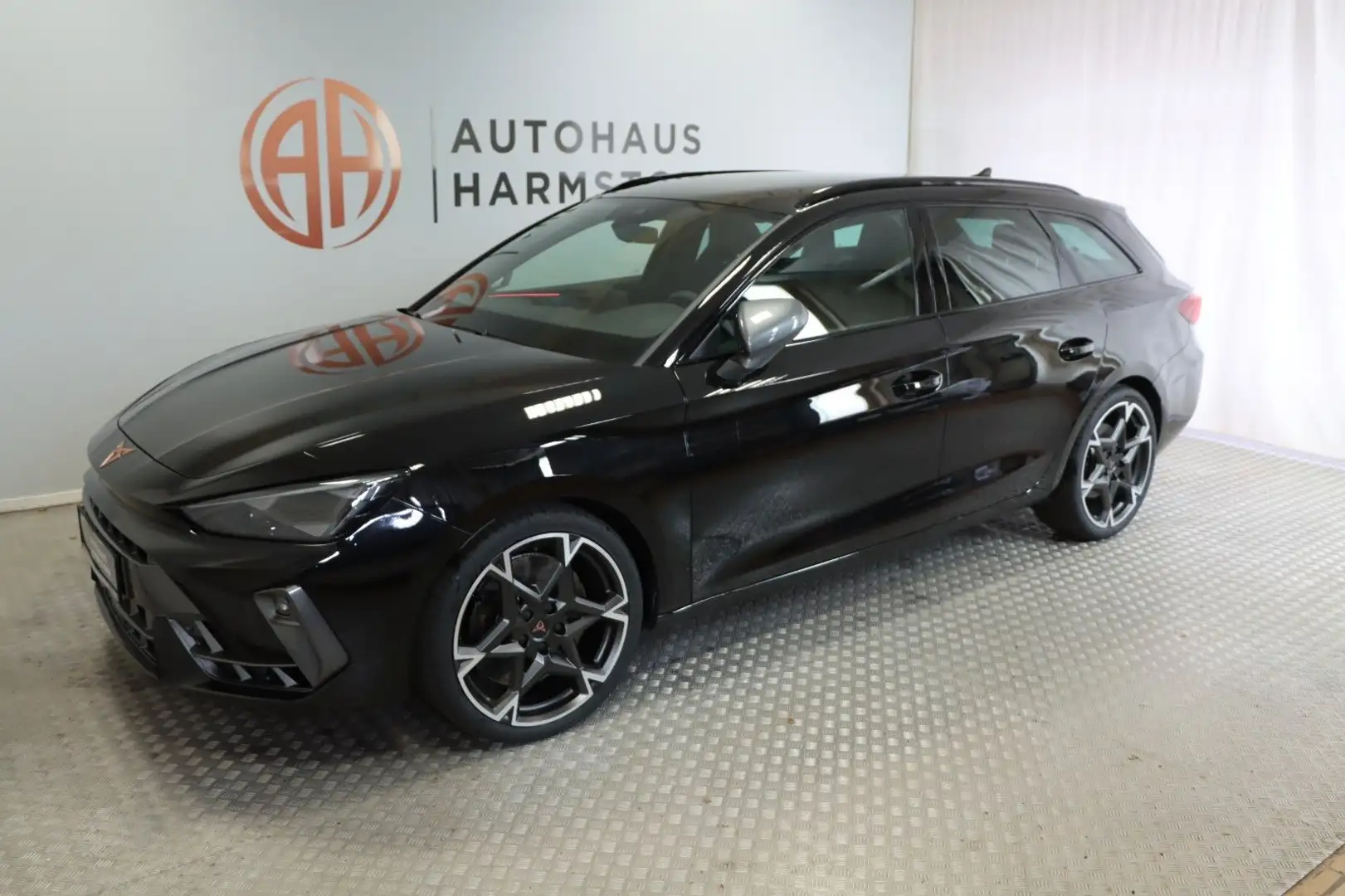 CUPRA Leon Sportstourer 2.0 TSI 245 kW 4Drive VZ AHK Zwart - 2