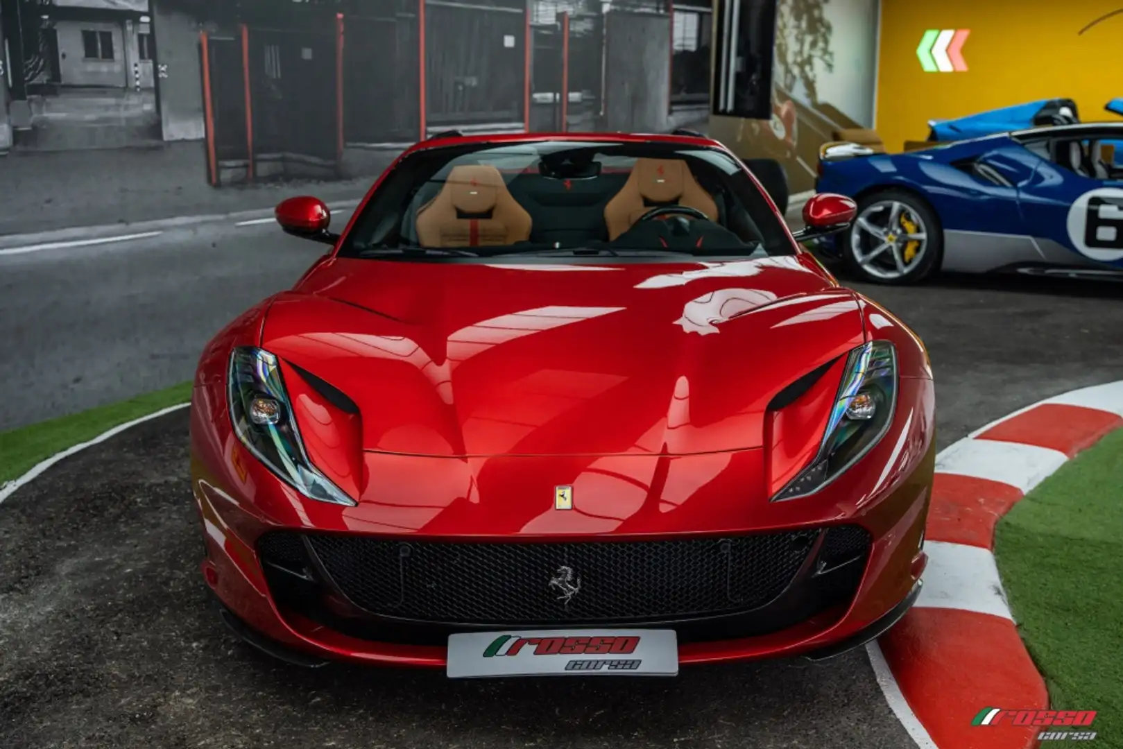 Ferrari 812 GTS Rojo - 2