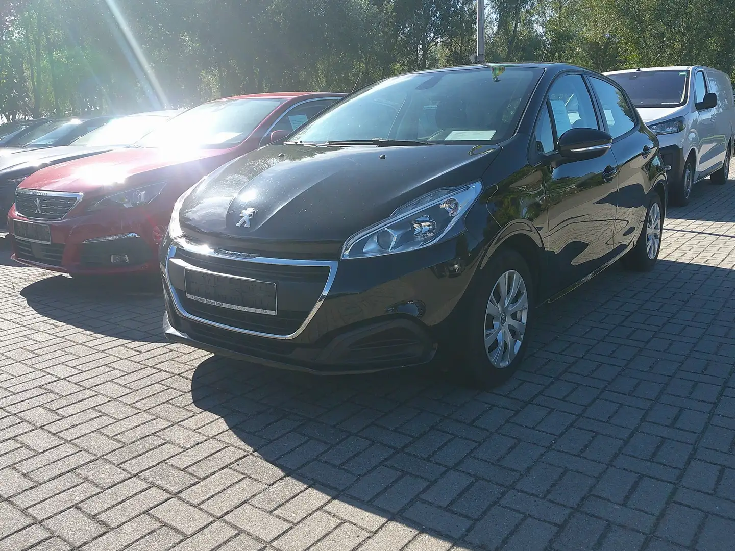 Peugeot 208 Active PureTech 82, SH , RR , Allwetterr. Schwarz - 1