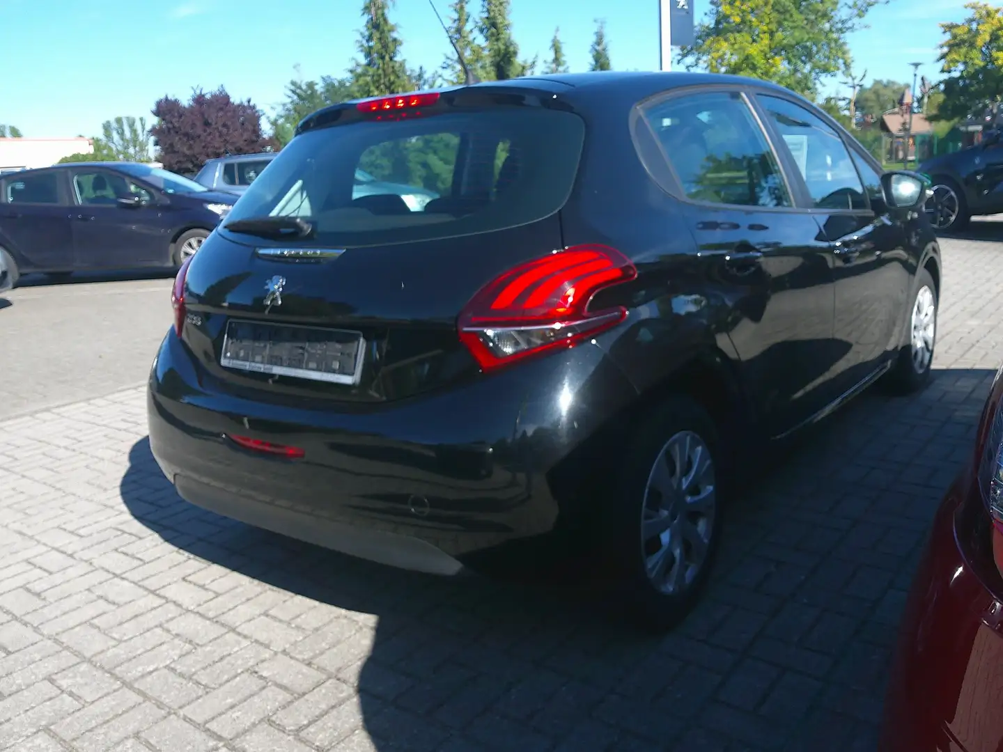Peugeot 208 Active PureTech 82, SH , RR , Allwetterr. Schwarz - 2