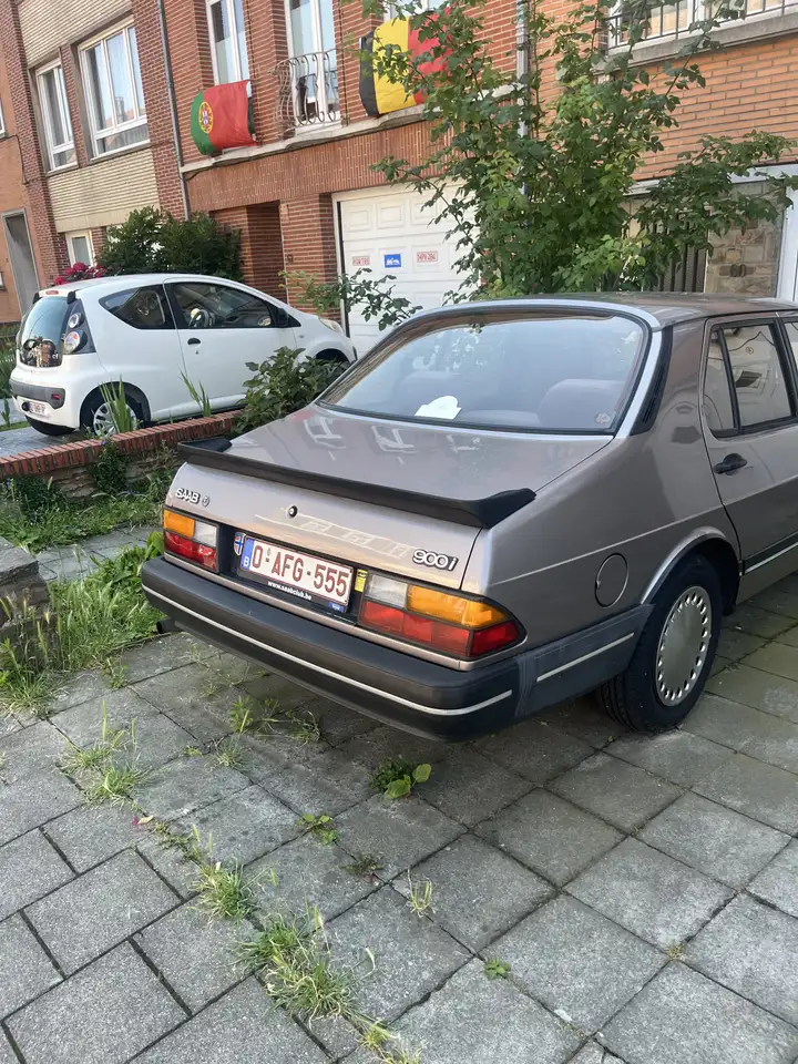 Saab 900, foto 2