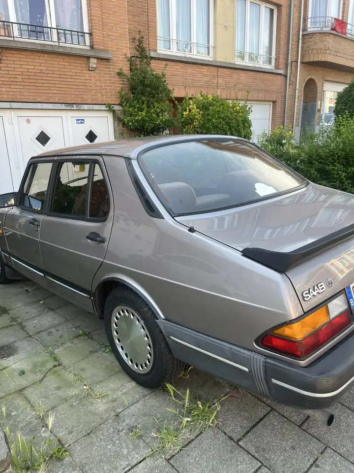 Saab 900, foto 1