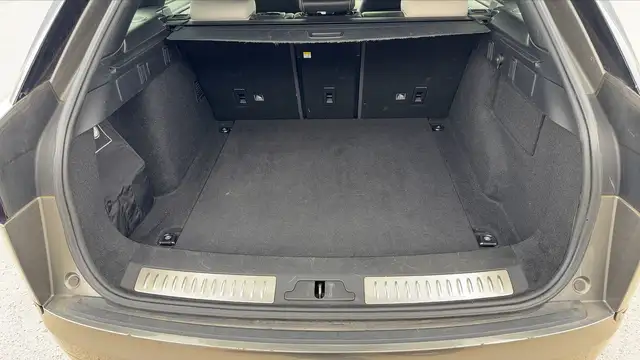 Land Rover Range Rover Velar view 14