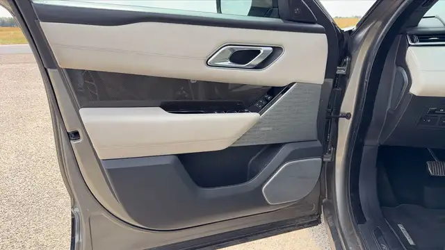 Land Rover Range Rover Velar view 7