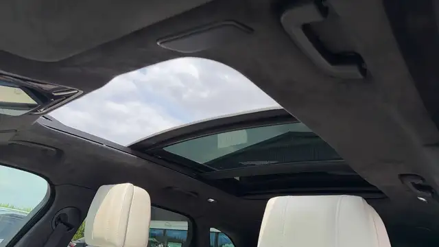 Land Rover Range Rover Velar view 13