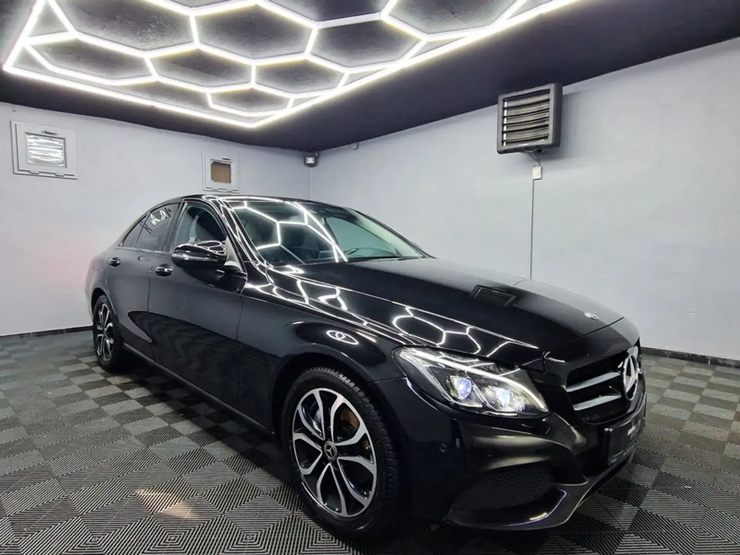 Mercedes-Benz C 200 CGI  Avantgarde |LED|TEILLEDER|NAVI|R-KAMERA Schwarz - 2