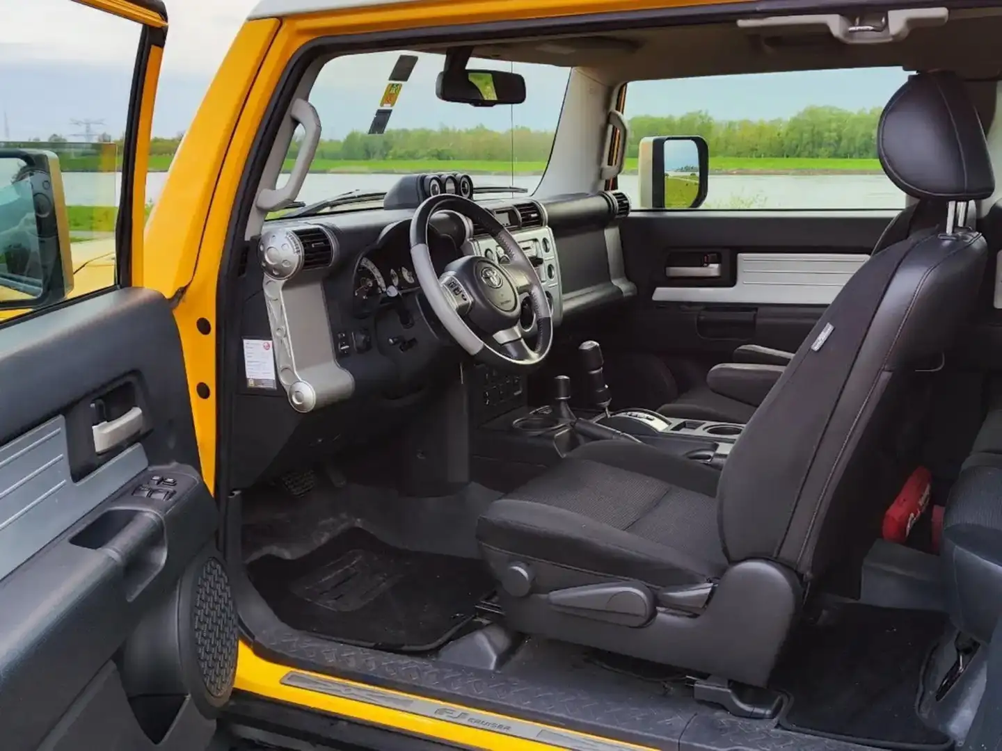 Toyota FJ Cruiser Gelb - 1