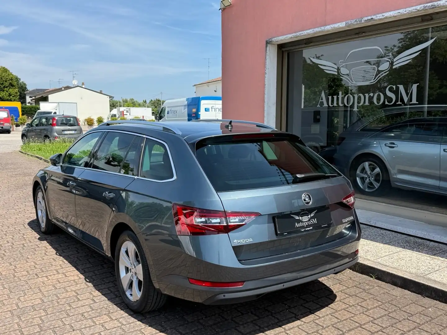 Skoda Superb Superb Wagon 2.0 tdi Executive 4x4 150cv my17 Šedá - 1