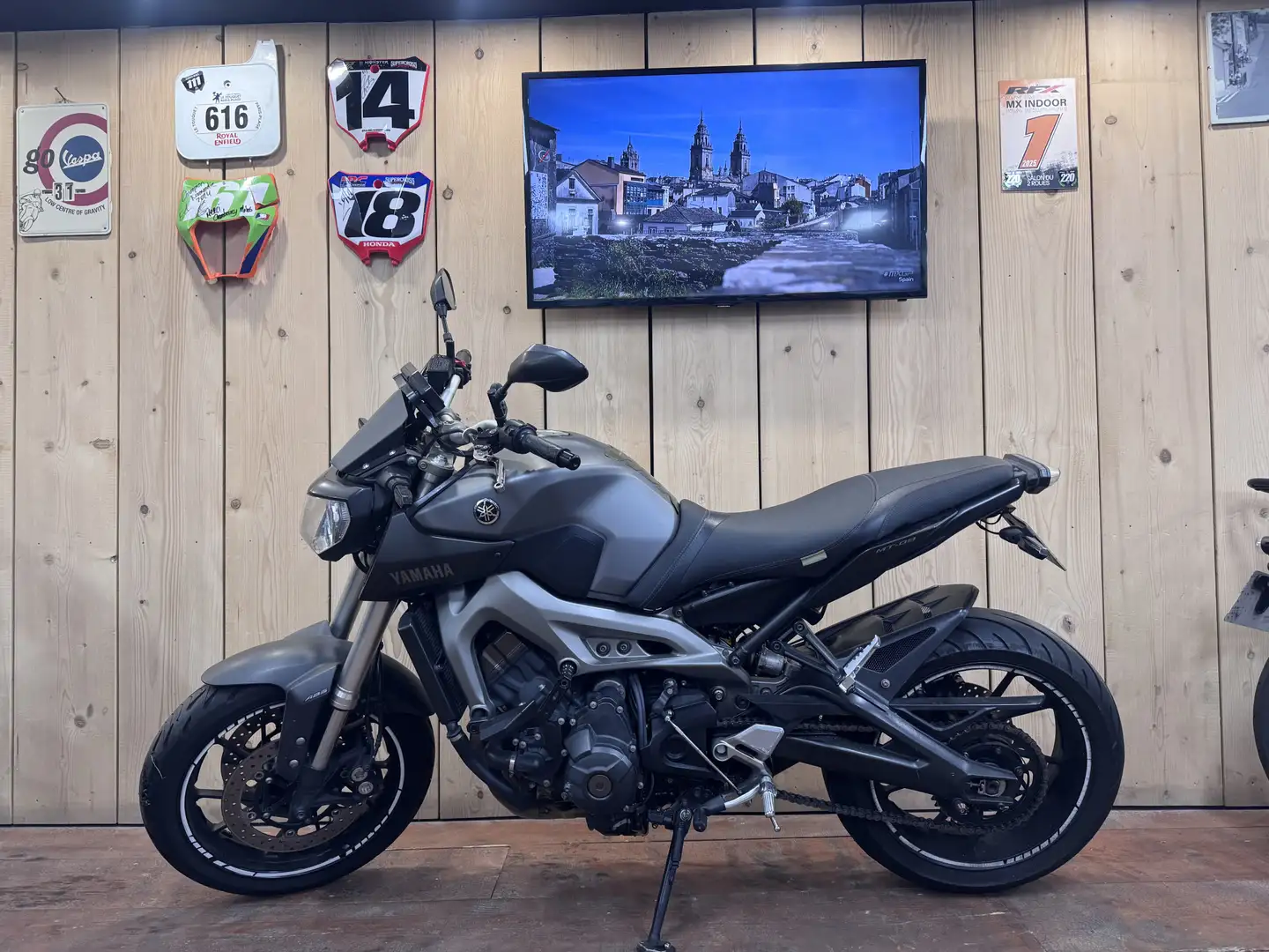 Yamaha MT-09 - 2