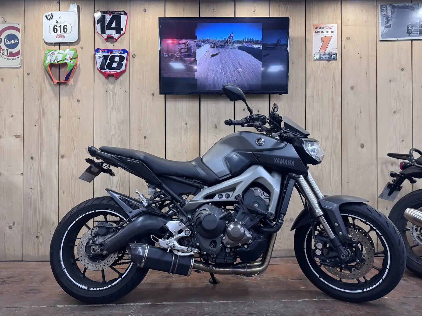 Yamaha MT-09 - 1